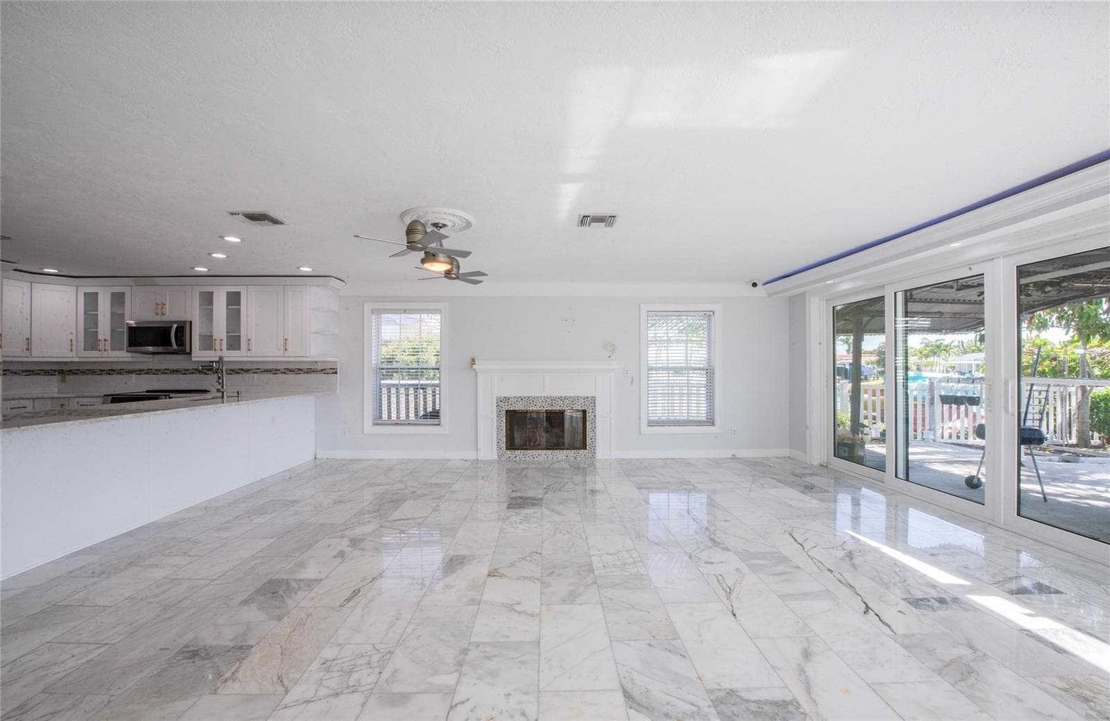 Single Family Residence at 551 CRYSTAL DR, MADEIRA BEACH, photo 19 of 46