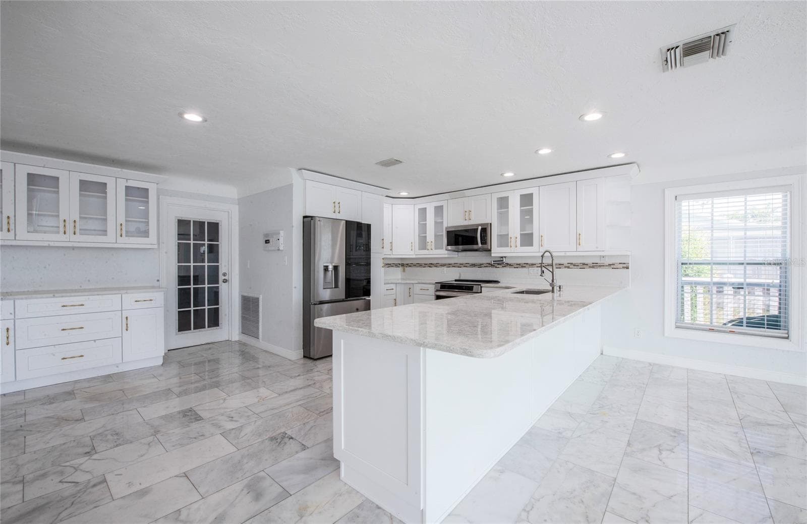 Single Family Residence at 551 CRYSTAL DR, MADEIRA BEACH, photo 22 of 46