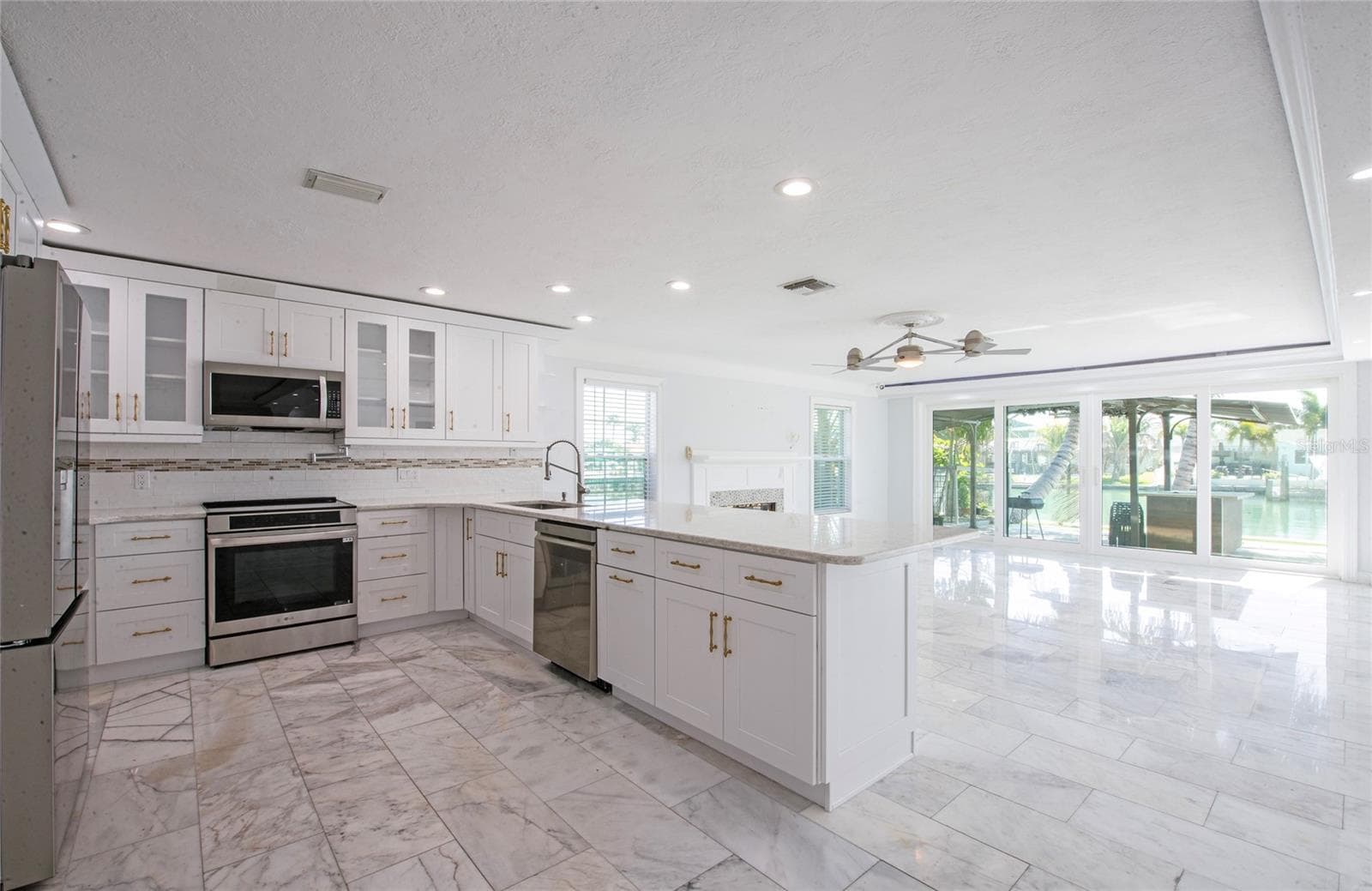 Single Family Residence at 551 CRYSTAL DR, MADEIRA BEACH, photo 25 of 46