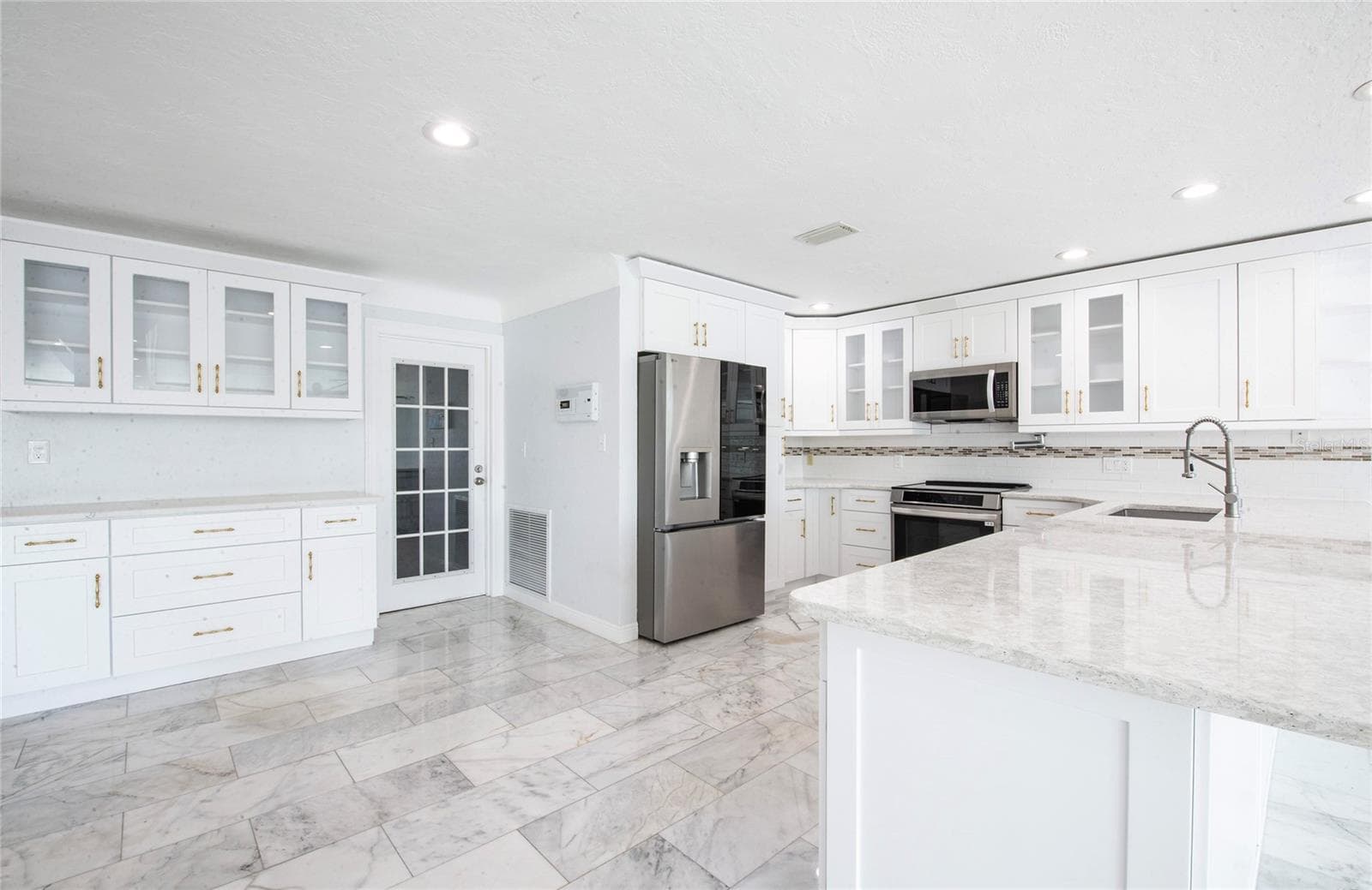 Single Family Residence at 551 CRYSTAL DR, MADEIRA BEACH, photo 28 of 46