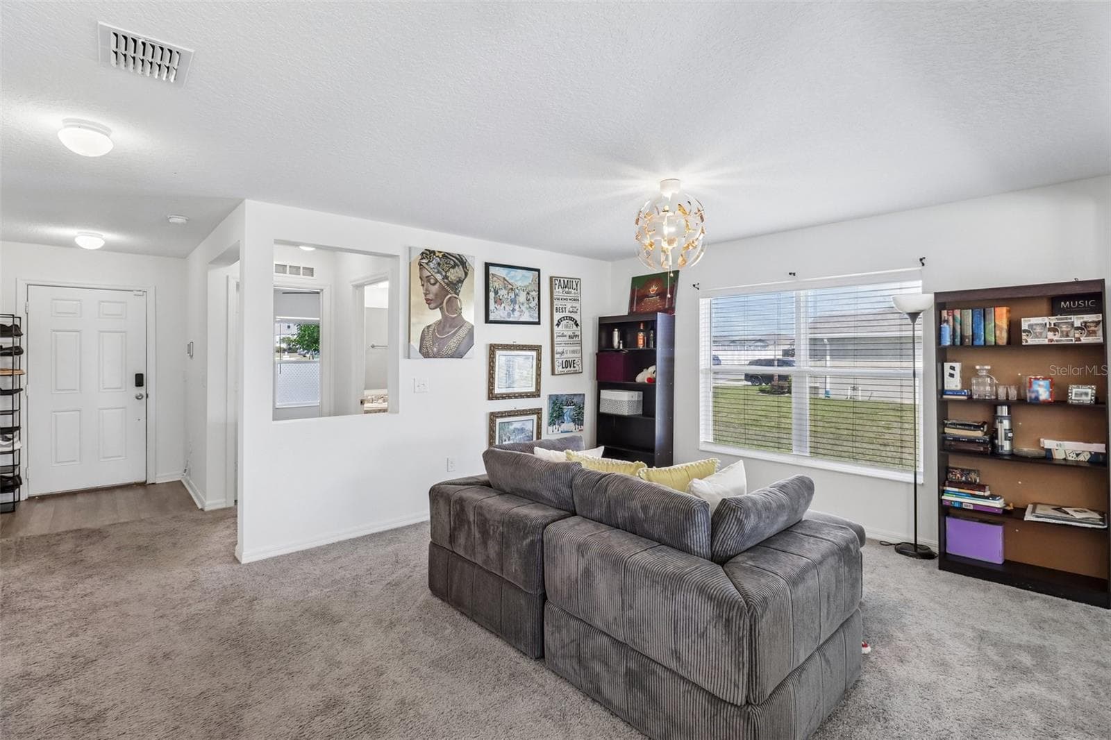 Versatile living/dining area. - 2082 FICUS ST, MASCOTTE