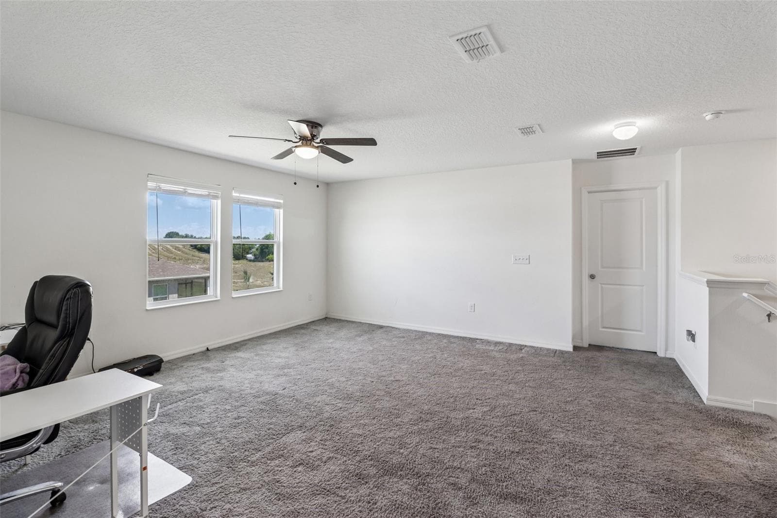 Large bonus/loft at the top of stairs. - 2082 FICUS ST, MASCOTTE