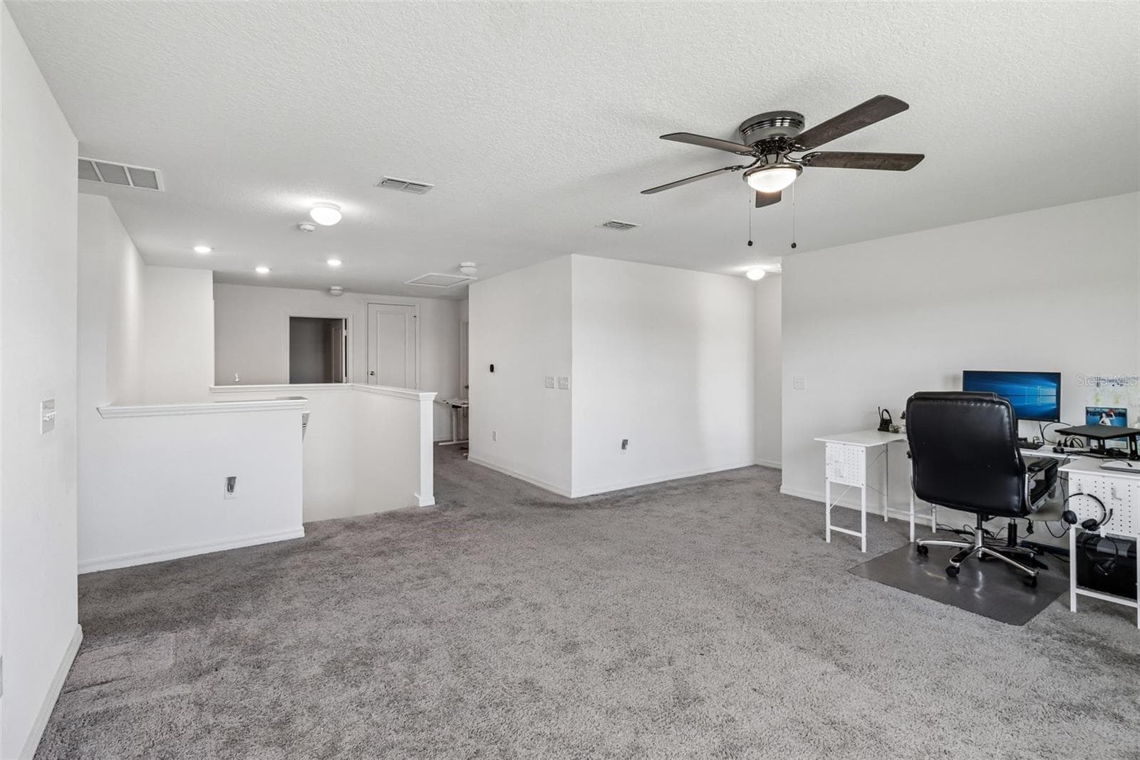 Large bonus/loft at the top of stairs. - 2082 FICUS ST, MASCOTTE