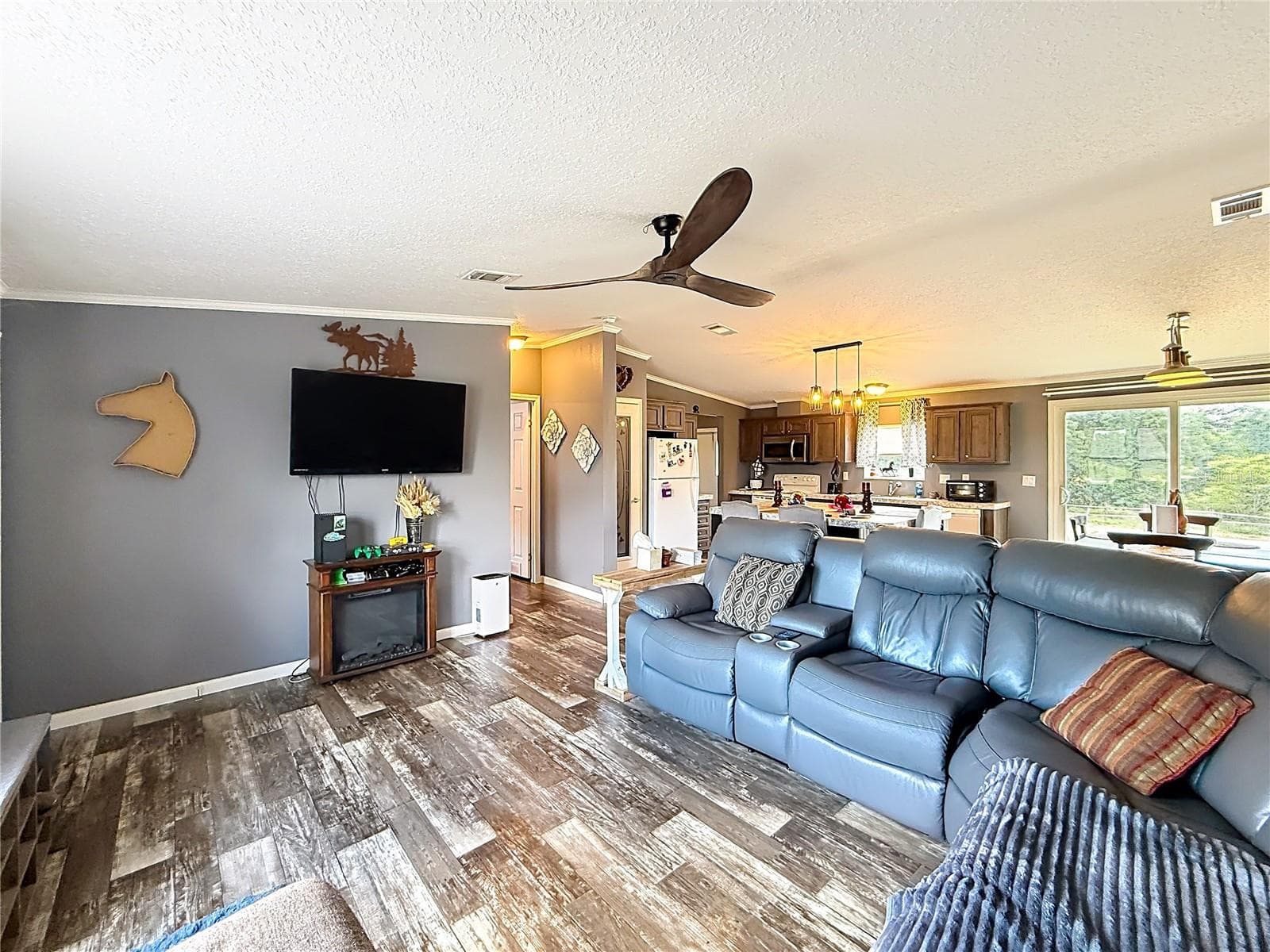 Manufactured Home at 8108 SERGEANT PEPPER DR, HOWEY IN THE HILLS, photo 16 of 36