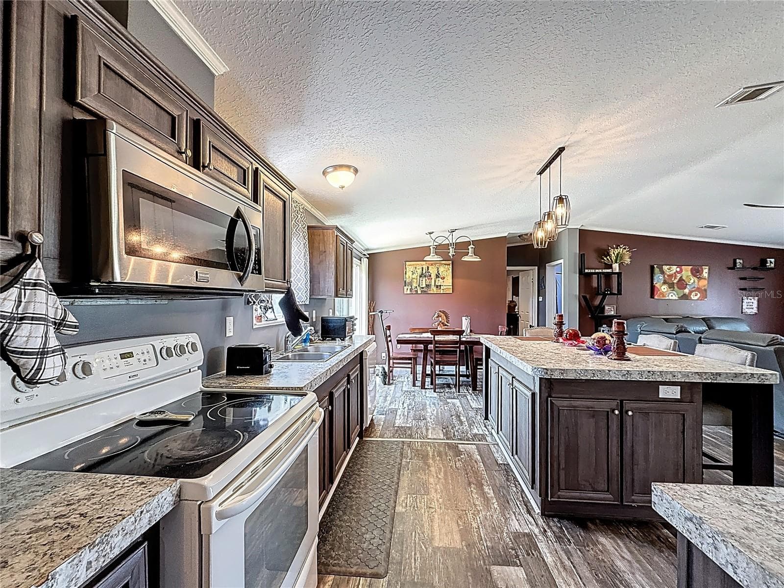 Manufactured Home at 8108 SERGEANT PEPPER DR, HOWEY IN THE HILLS, photo 19 of 36