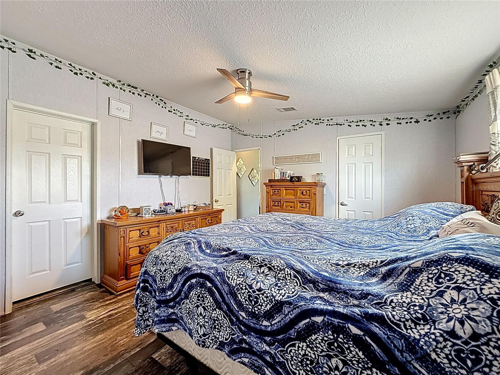 Manufactured Home at 8108 SERGEANT PEPPER DR, HOWEY IN THE HILLS, photo 24 of 36