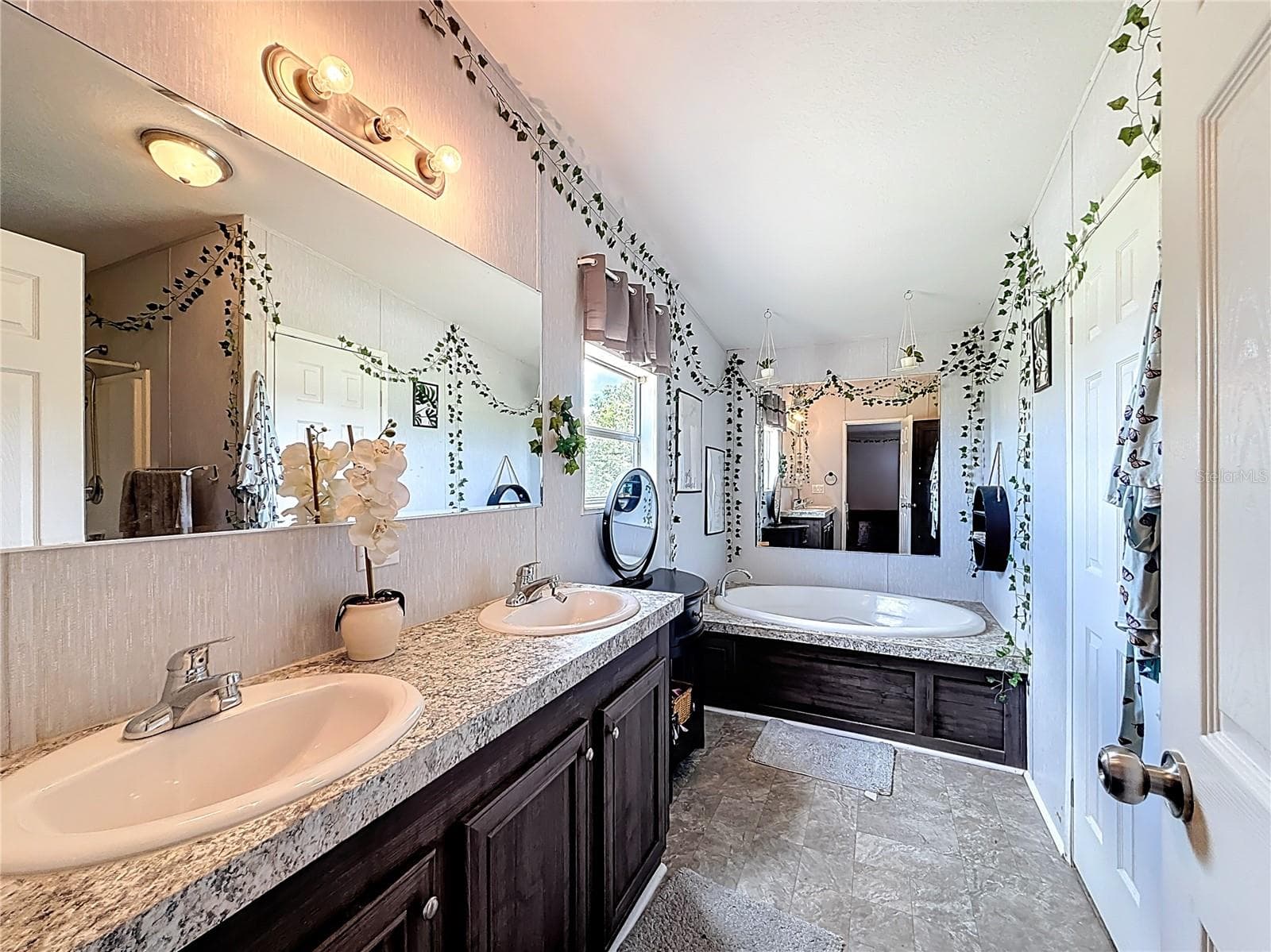 Manufactured Home at 8108 SERGEANT PEPPER DR, HOWEY IN THE HILLS, photo 26 of 36