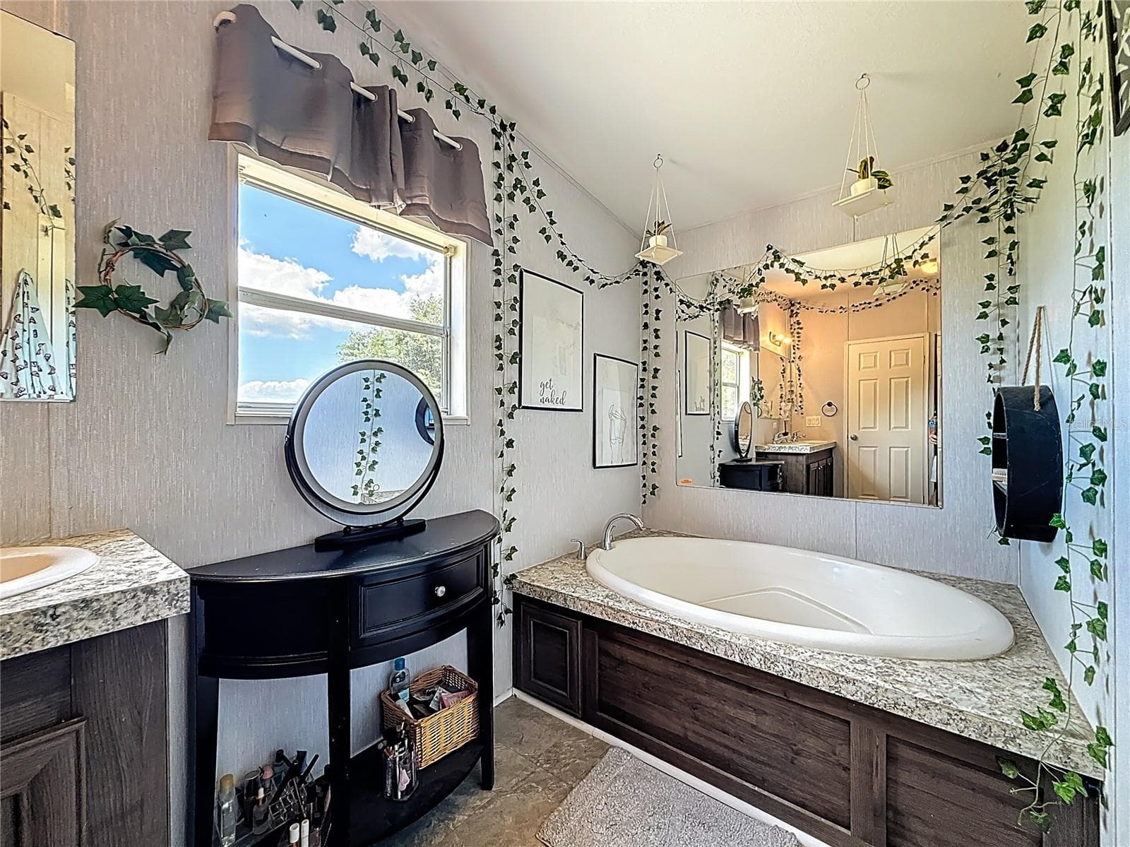 Manufactured Home at 8108 SERGEANT PEPPER DR, HOWEY IN THE HILLS, photo 28 of 36