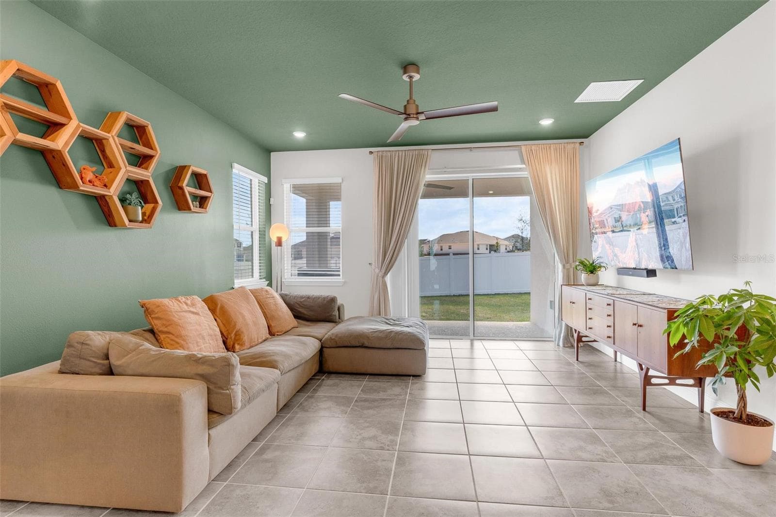 Single Family Residence at 2019 SUNSHINE PEAK DR, MINNEOLA, photo 9 of 37