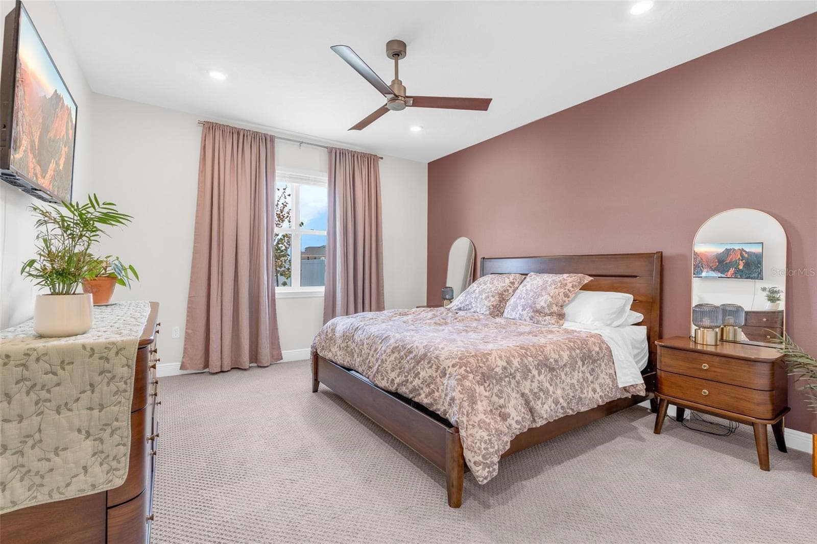 Downstairs Master Suite - 2019 SUNSHINE PEAK DR, MINNEOLA