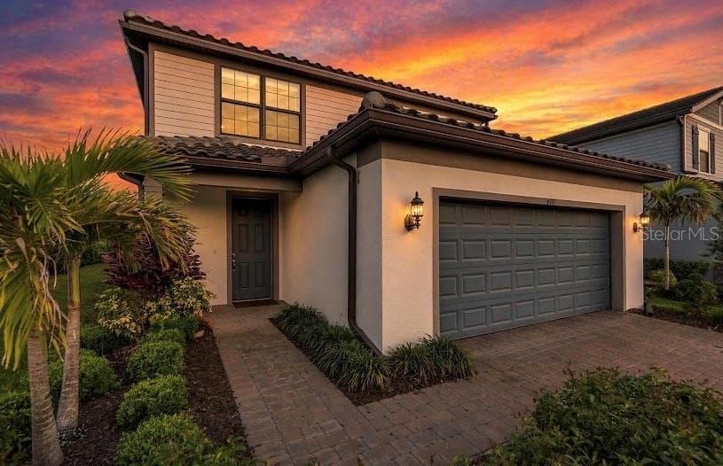 Single Family Residence at 6111 BLUESTAR CT, LAKEWOOD RANCH, photo 3 of 88
