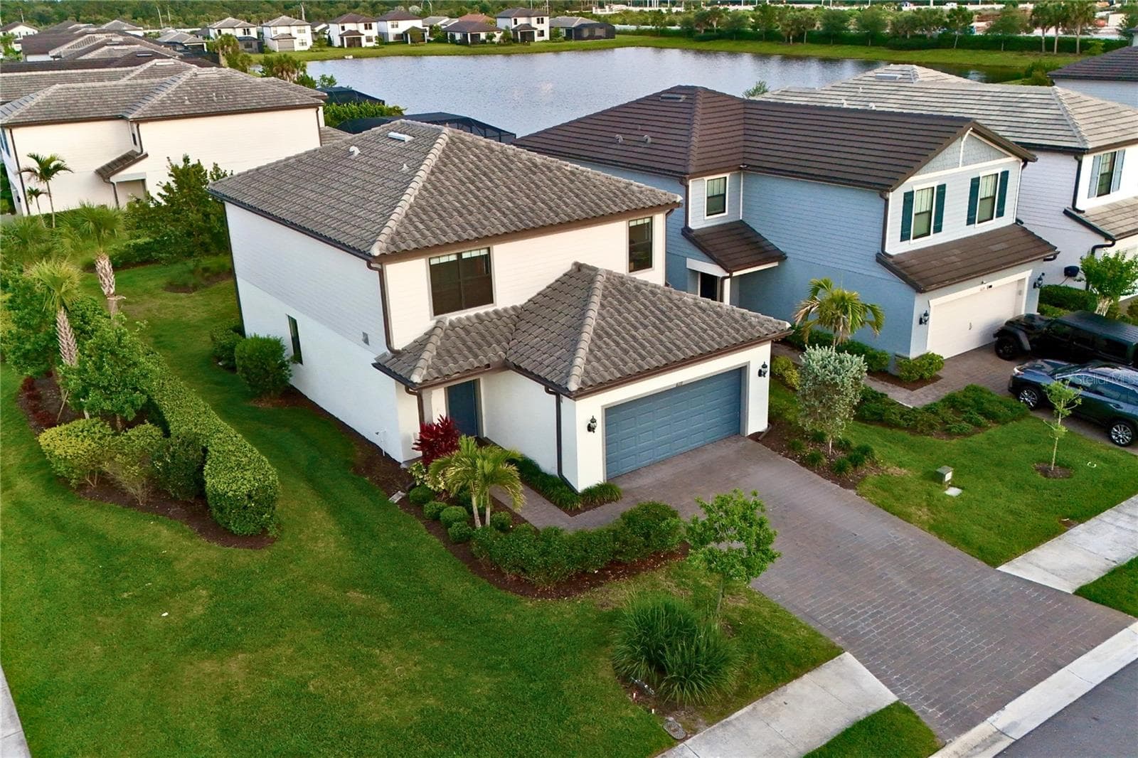 6111 BLUESTAR CT