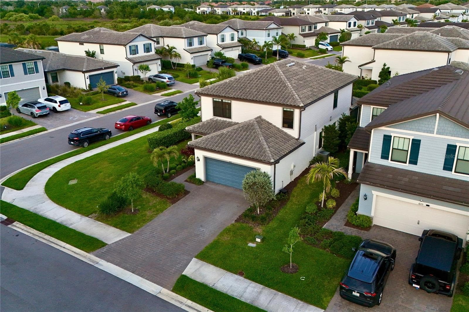 Single Family Residence at 6111 BLUESTAR CT, LAKEWOOD RANCH, photo 7 of 88