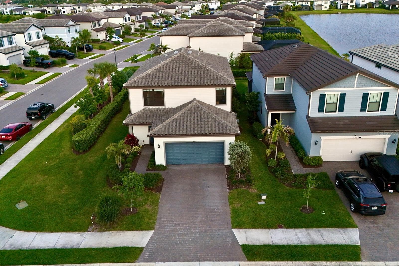 Single Family Residence at 6111 BLUESTAR CT, LAKEWOOD RANCH, photo 2 of 88