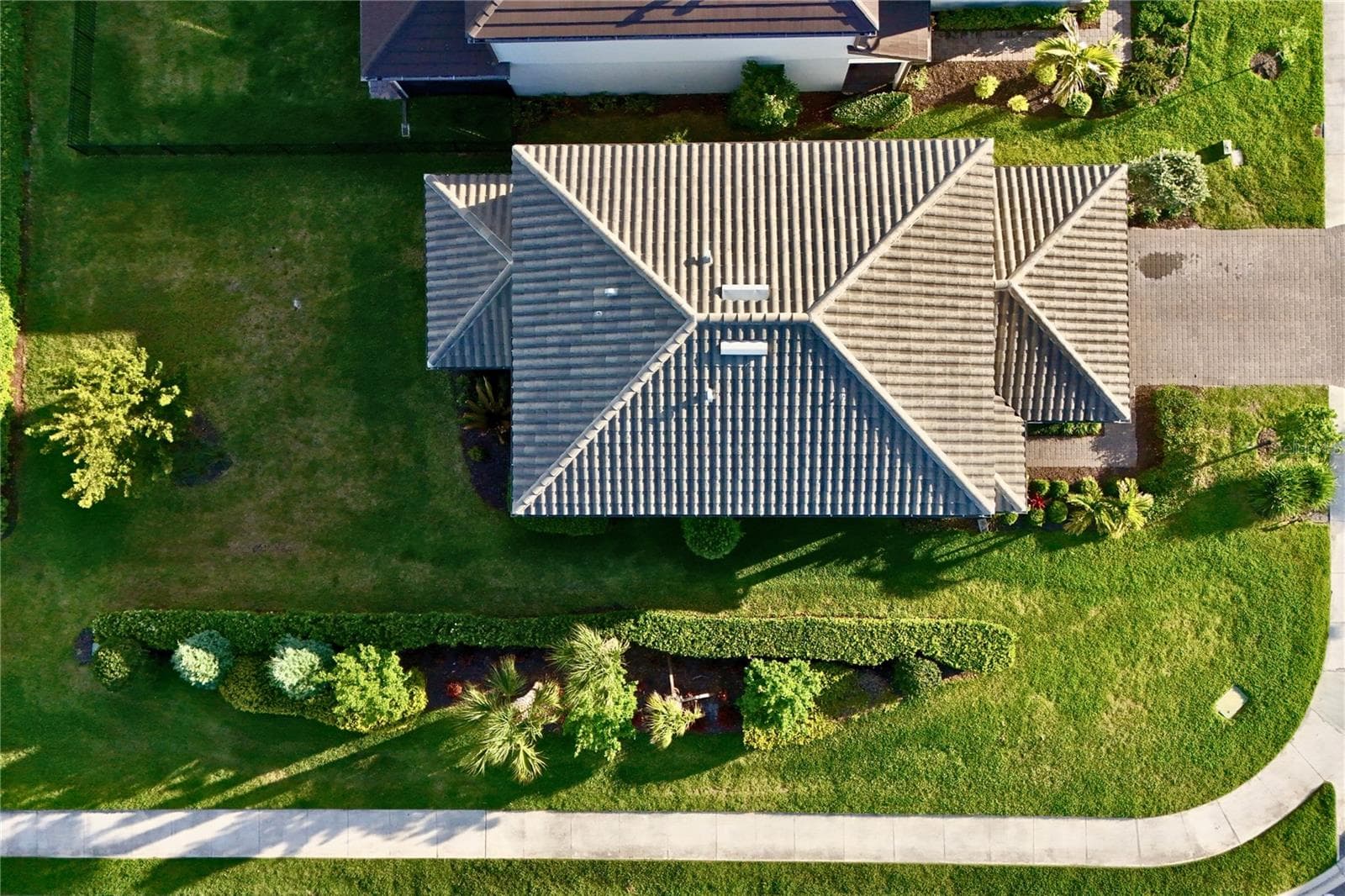 Single Family Residence at 6111 BLUESTAR CT, LAKEWOOD RANCH, photo 8 of 88