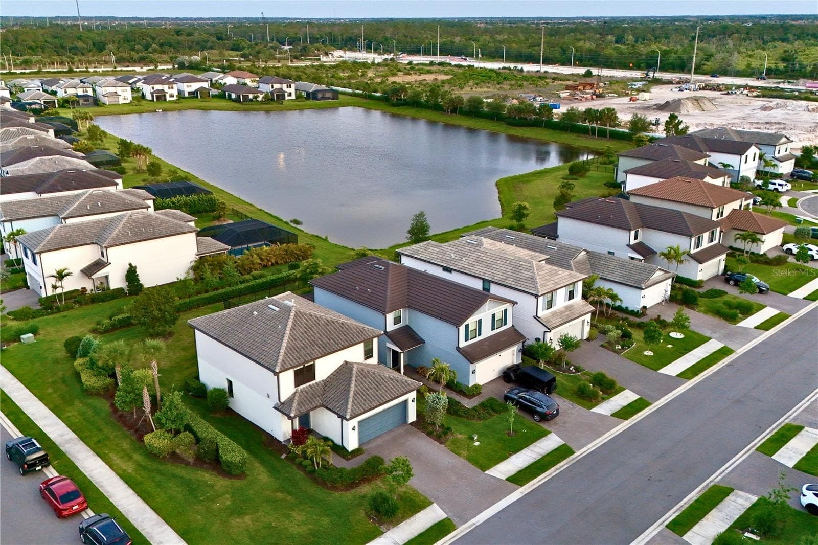 Single Family Residence at 6111 BLUESTAR CT, LAKEWOOD RANCH, photo 11 of 88