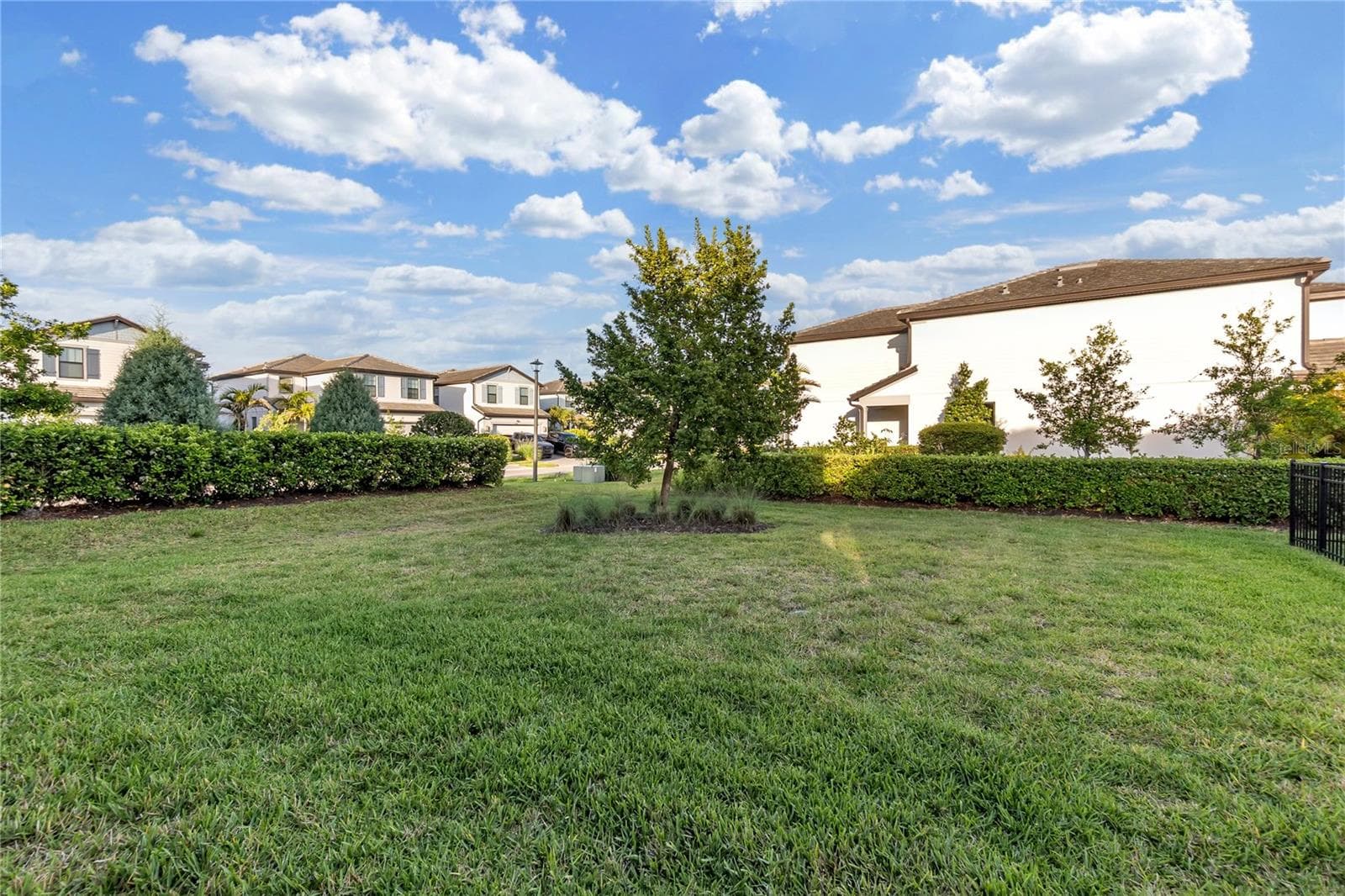 Single Family Residence at 6111 BLUESTAR CT, LAKEWOOD RANCH, photo 18 of 88