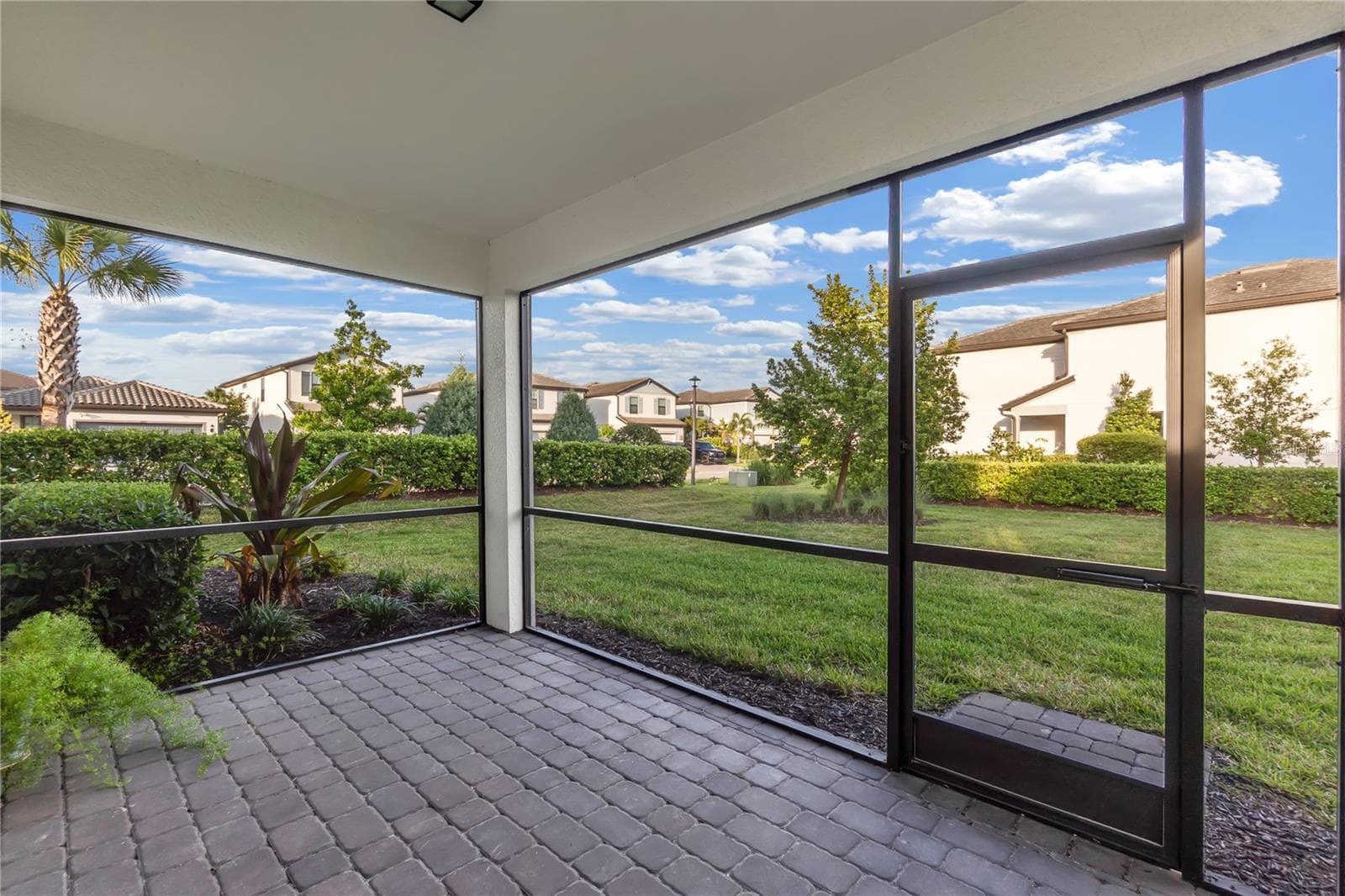 Single Family Residence at 6111 BLUESTAR CT, LAKEWOOD RANCH, photo 19 of 88