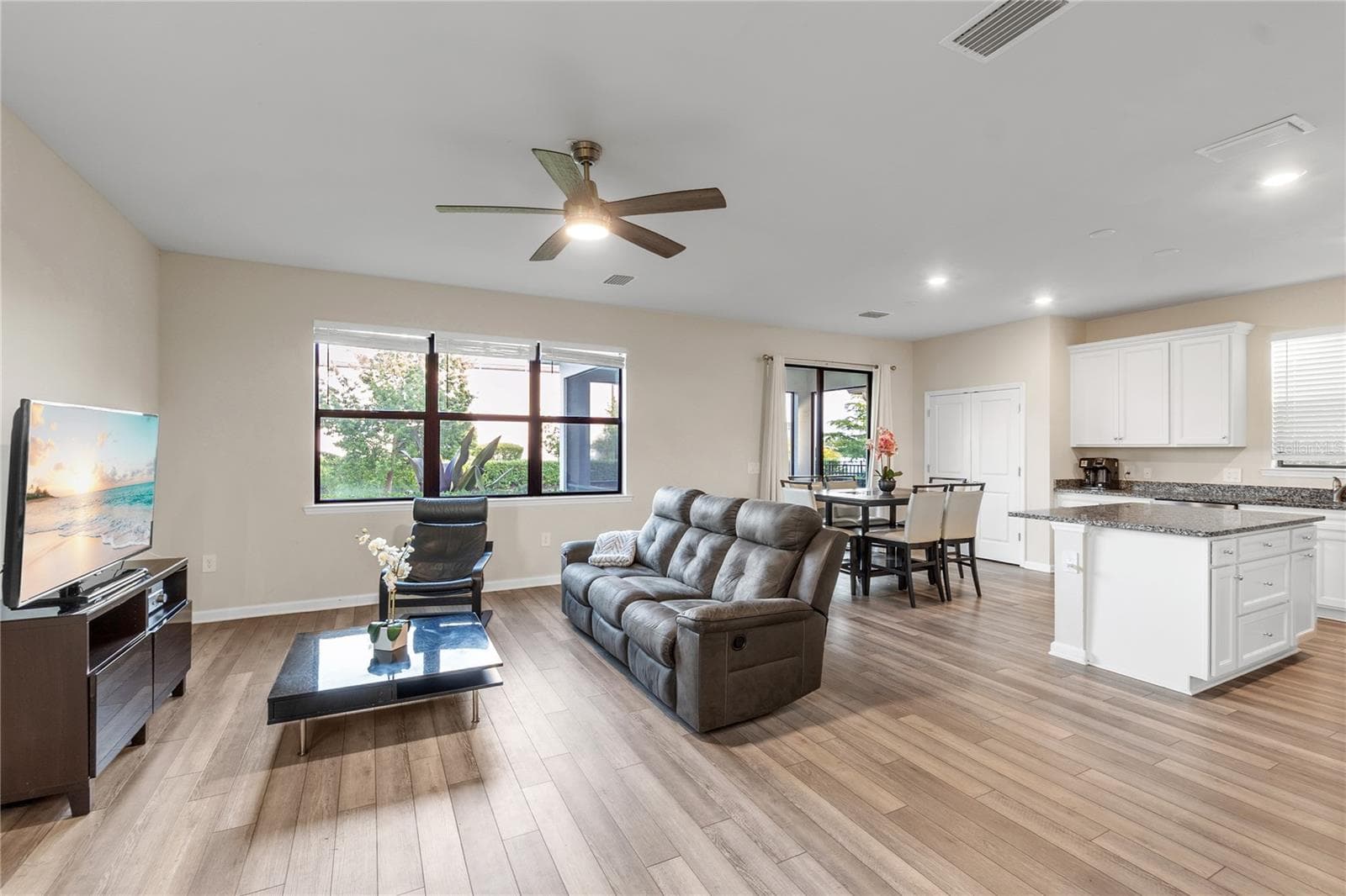 Single Family Residence at 6111 BLUESTAR CT, LAKEWOOD RANCH, photo 27 of 88