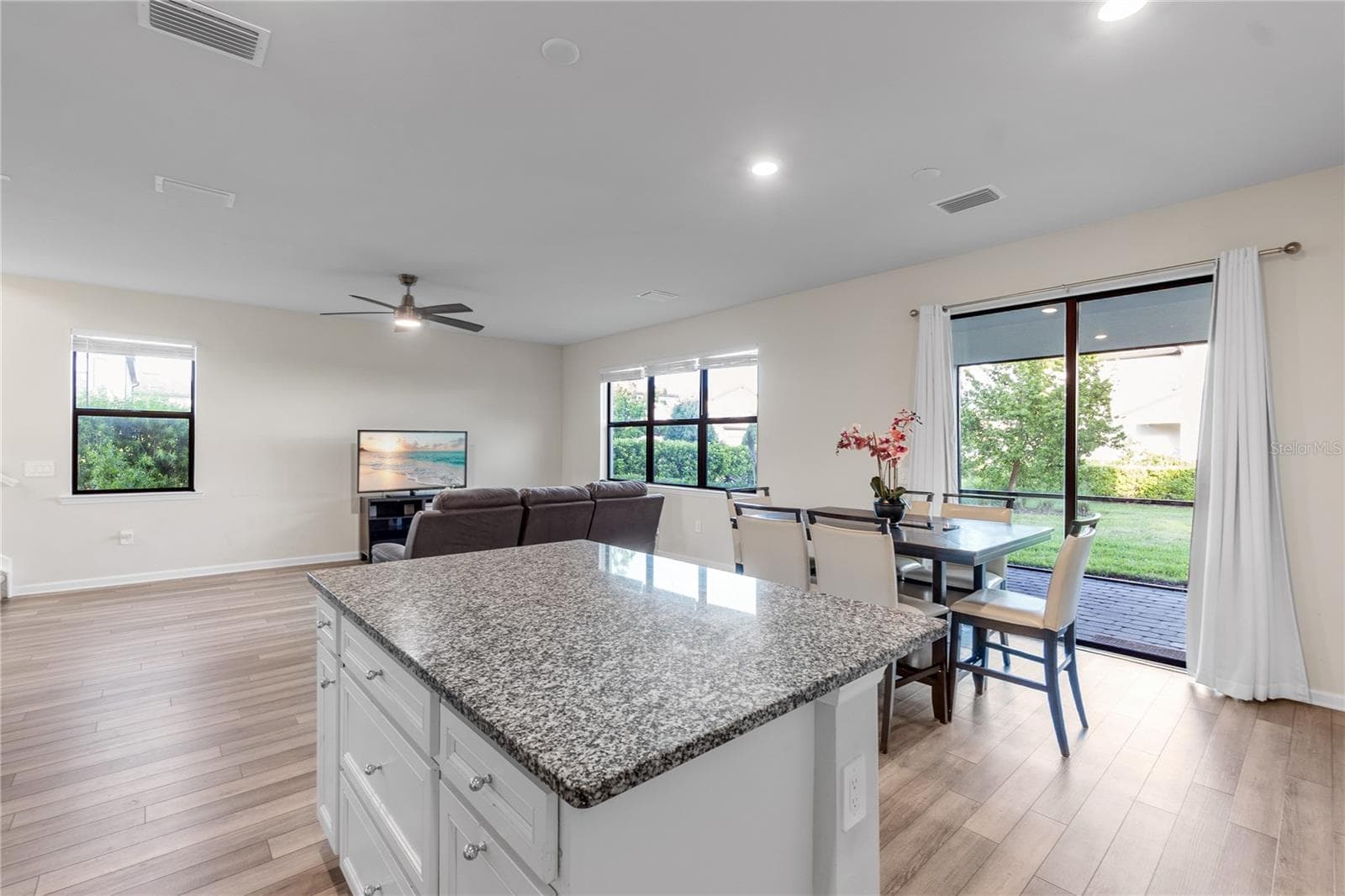 Single Family Residence at 6111 BLUESTAR CT, LAKEWOOD RANCH, photo 32 of 88