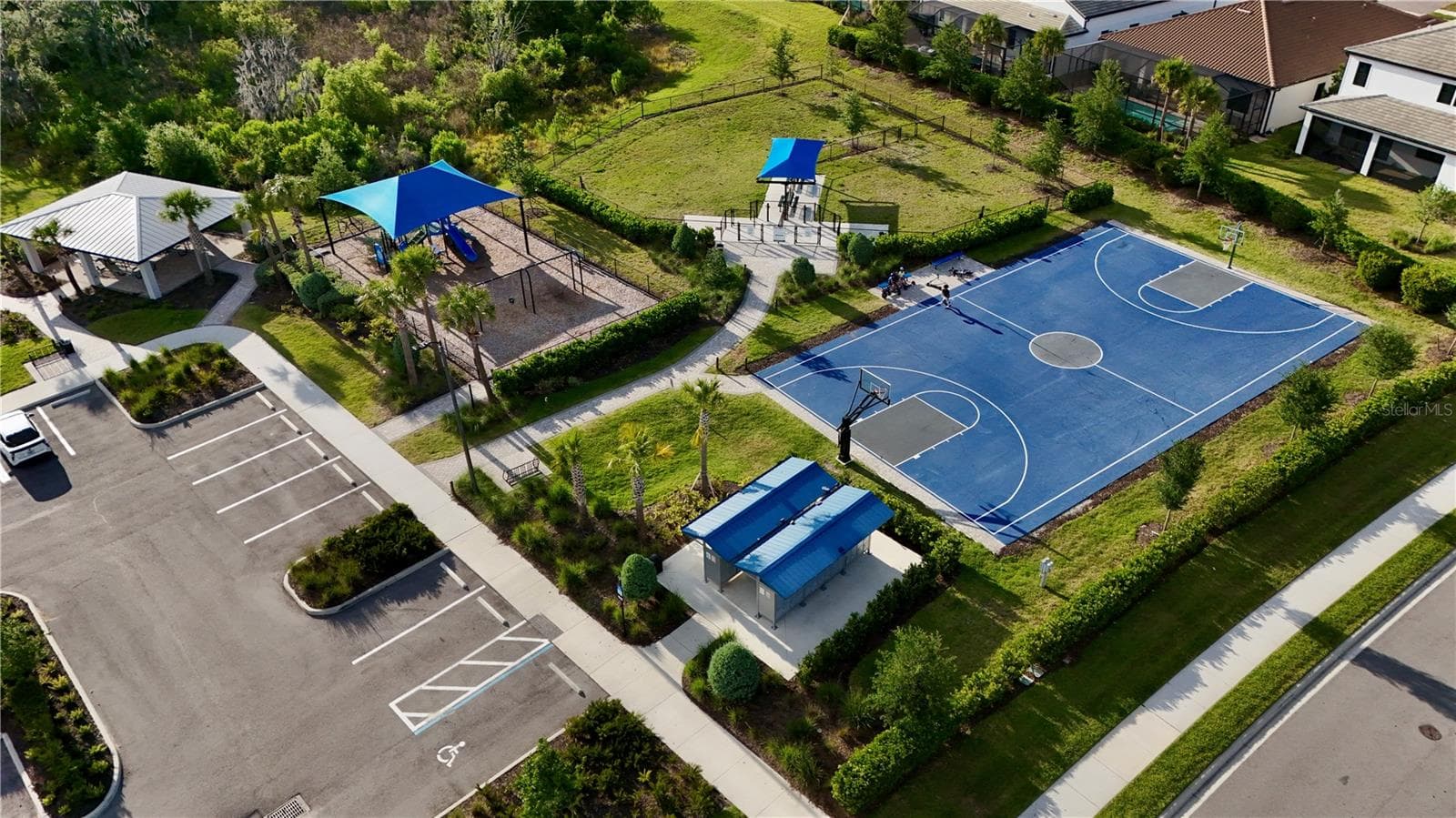 Single Family Residence at 6111 BLUESTAR CT, LAKEWOOD RANCH, photo 77 of 88