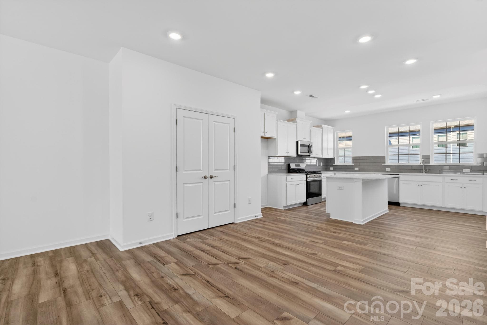 Large Open family room - 107 Nablus Trail, Mooresville