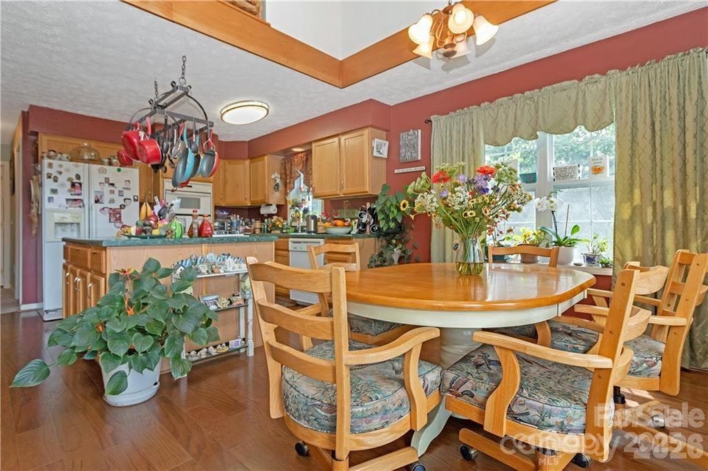 Dining Area - 612 Old Home Place Road, Tuckasegee