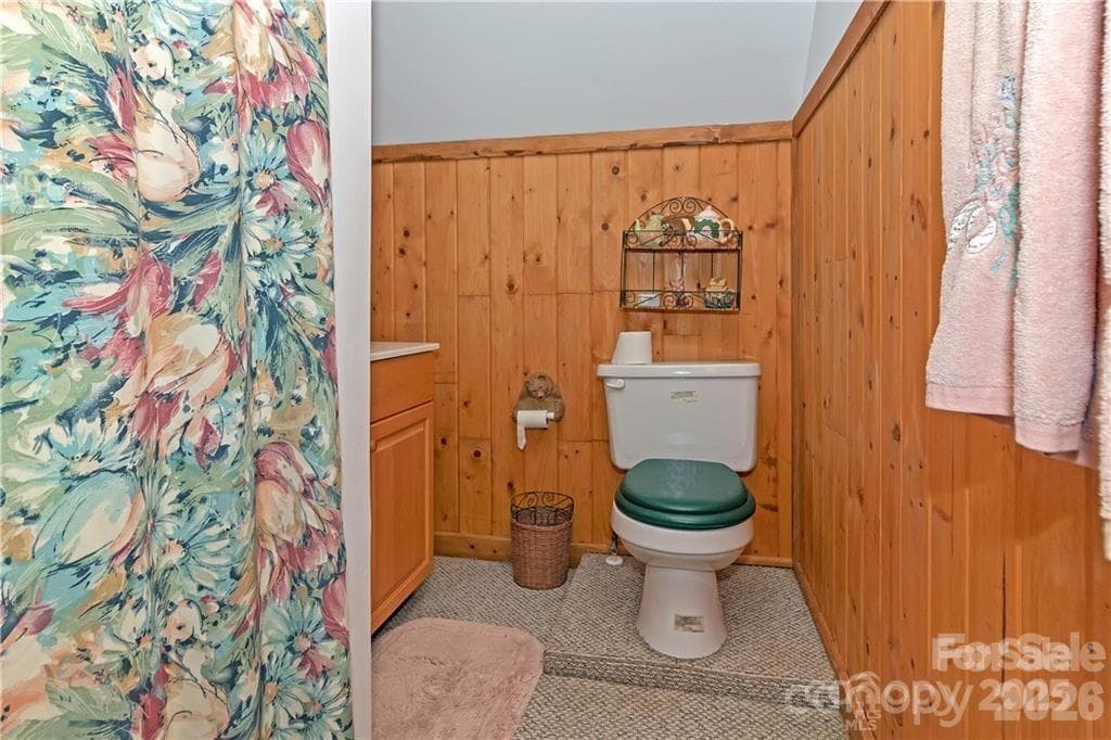 Bathroom - 612 Old Home Place Road, Tuckasegee