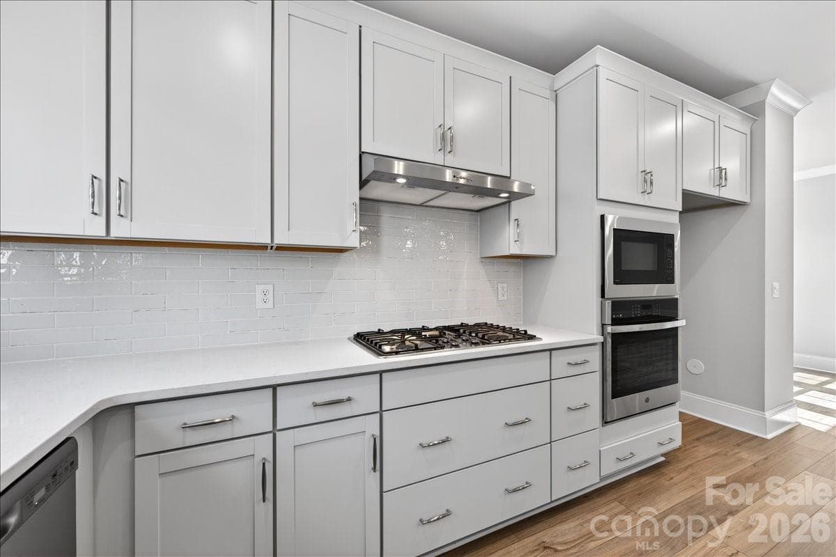 Gourmet kitchen with gas cookttop - 12023 Elsa Lane, Charlotte