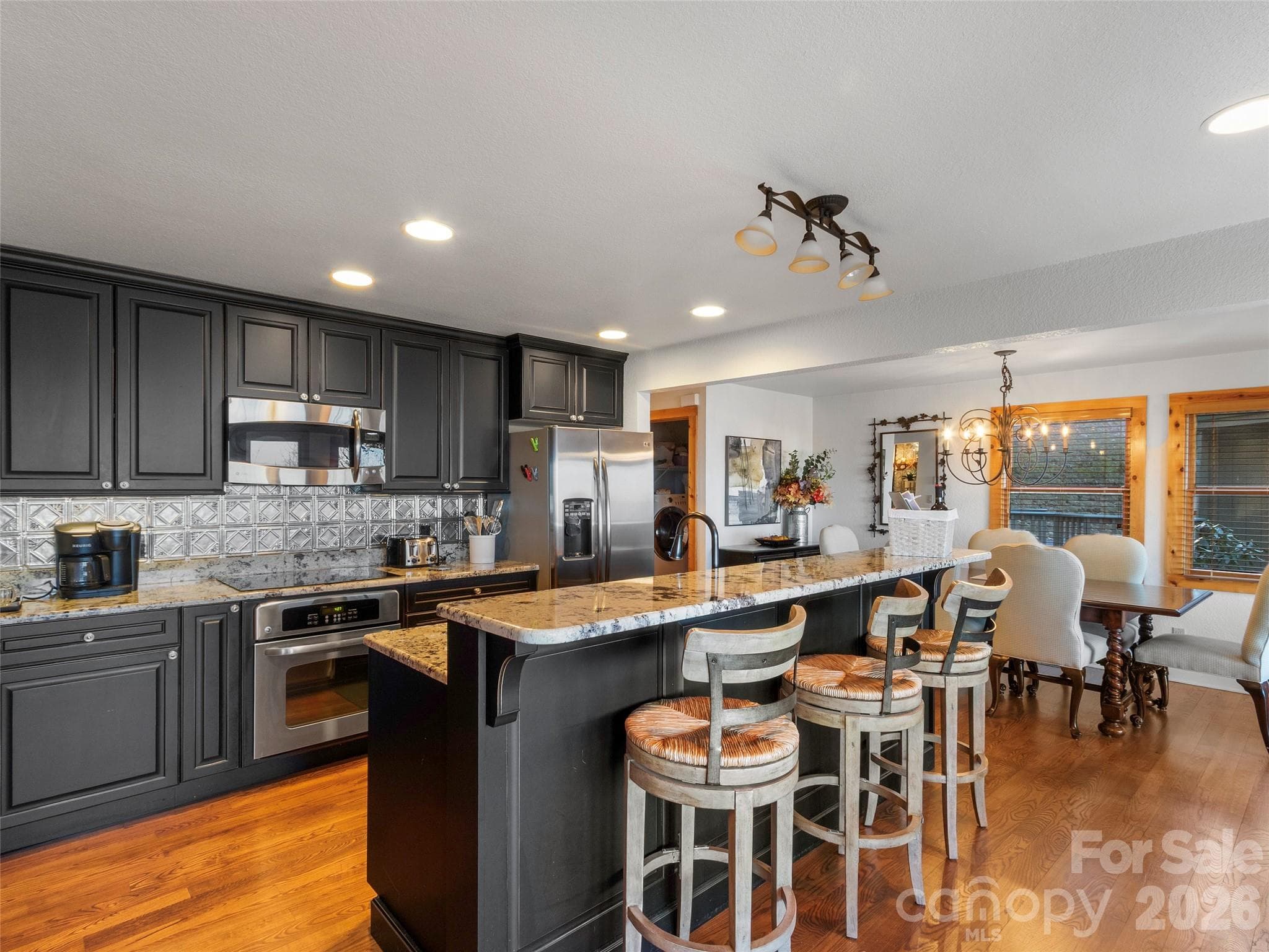 Single Family Residence at 71 Ivy Ridge Road, Burnsville, photo 6 of 28