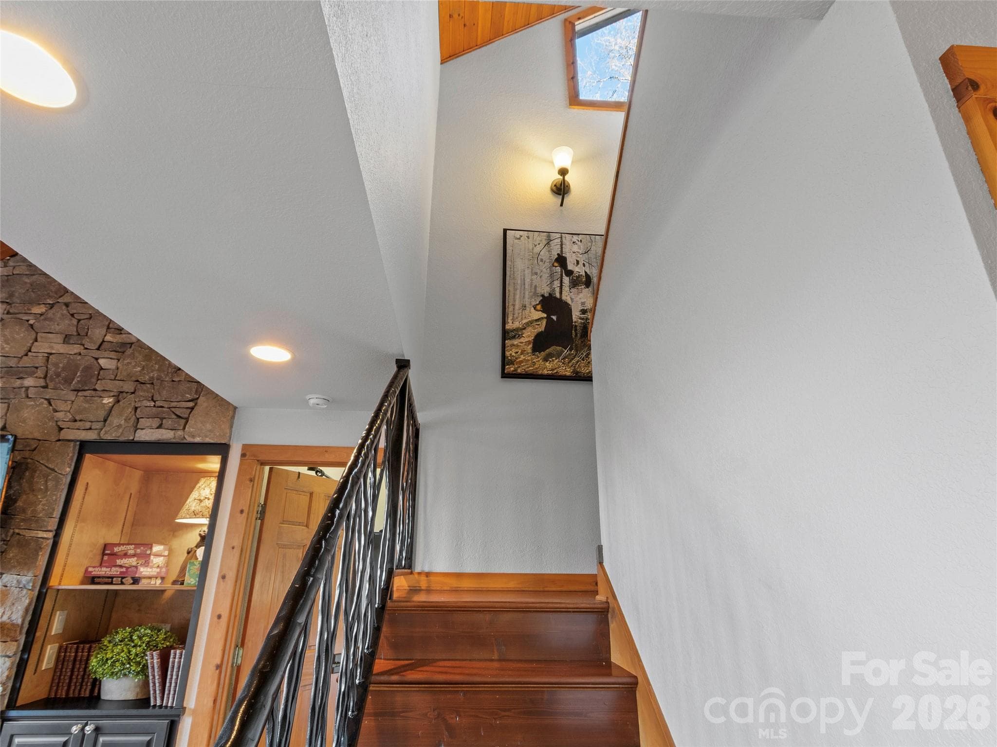 Single Family Residence at 71 Ivy Ridge Road, Burnsville, photo 15 of 28