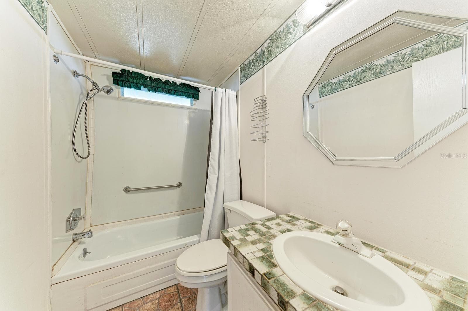 Guest bathroom ~ has bathtub - 348 TROPIC DR, OSPREY