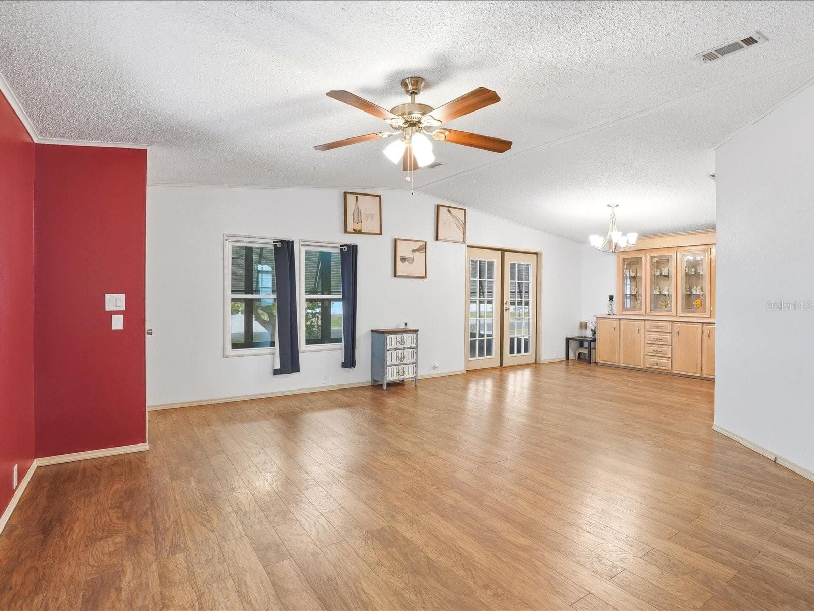 Living room - 6144 REDWING AVE, ENGLEWOOD