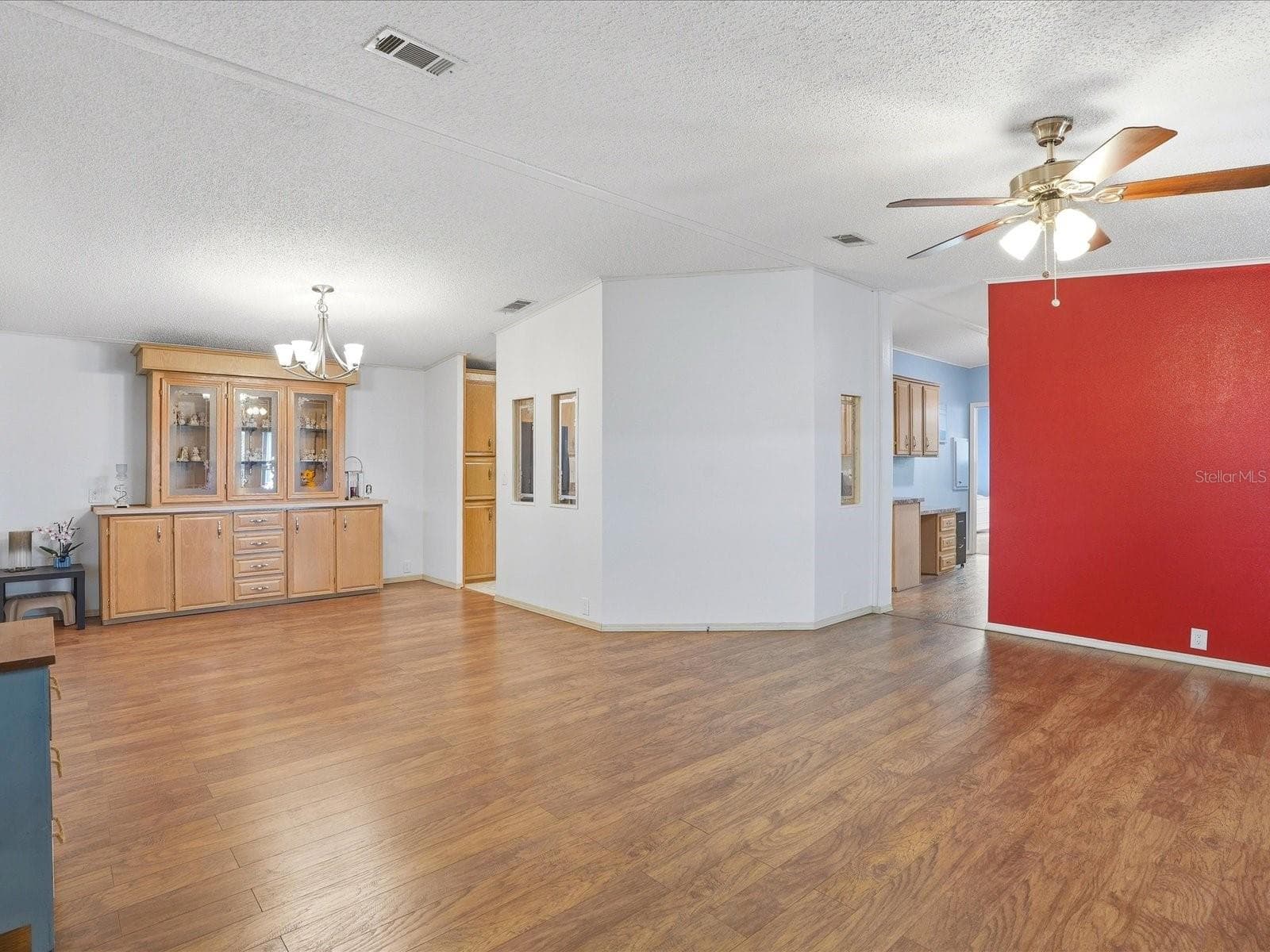 Living/dining room - 6144 REDWING AVE, ENGLEWOOD