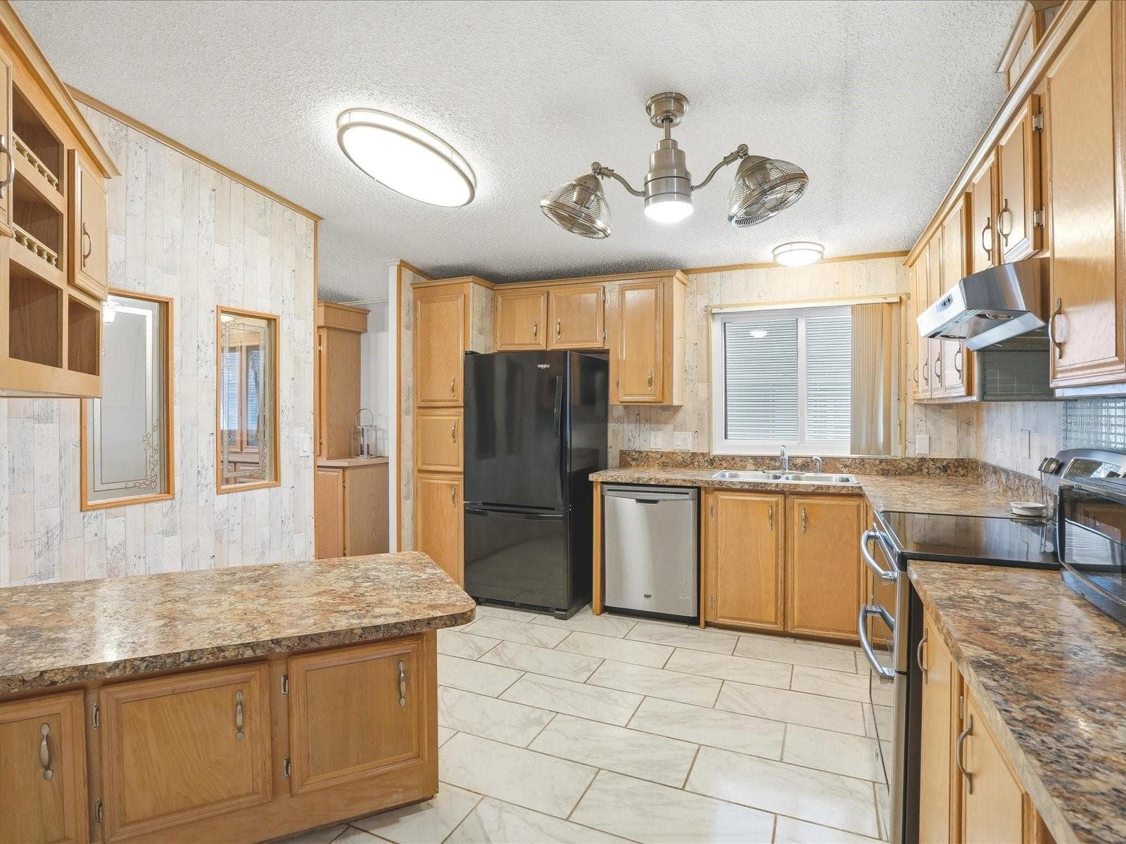 Kitchen - 6144 REDWING AVE, ENGLEWOOD