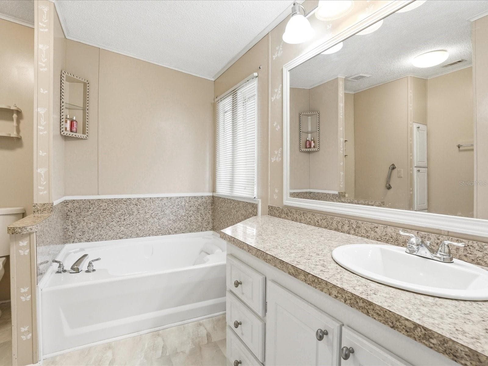 Primary bathroom - 6144 REDWING AVE, ENGLEWOOD