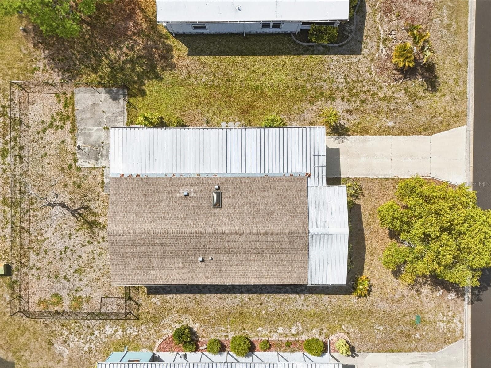 Roof of 6144 Redwing Ave - 6144 REDWING AVE, ENGLEWOOD