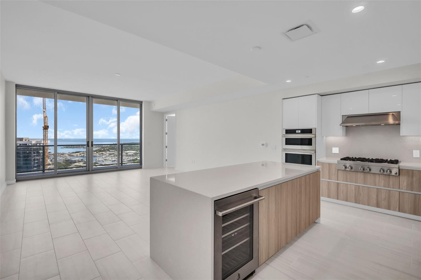 Condominium at 400 CENTRAL AVE #3603, ST PETERSBURG, photo 4 of 77