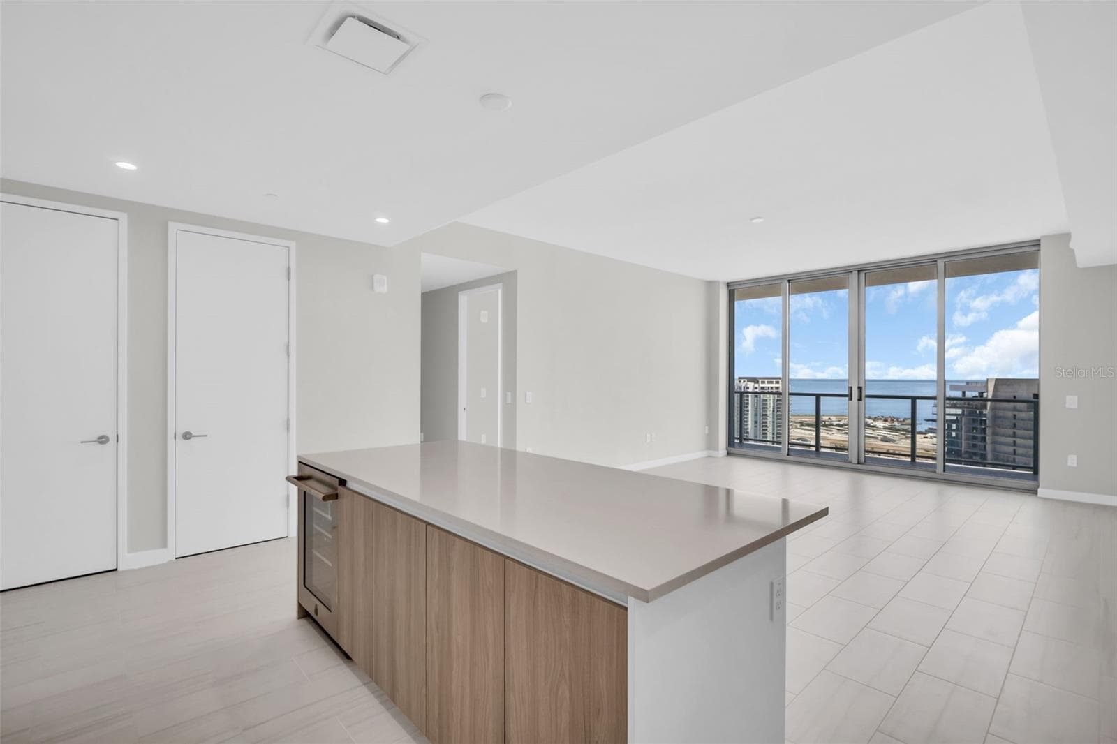 Condominium at 400 CENTRAL AVE #3603, ST PETERSBURG, photo 7 of 77
