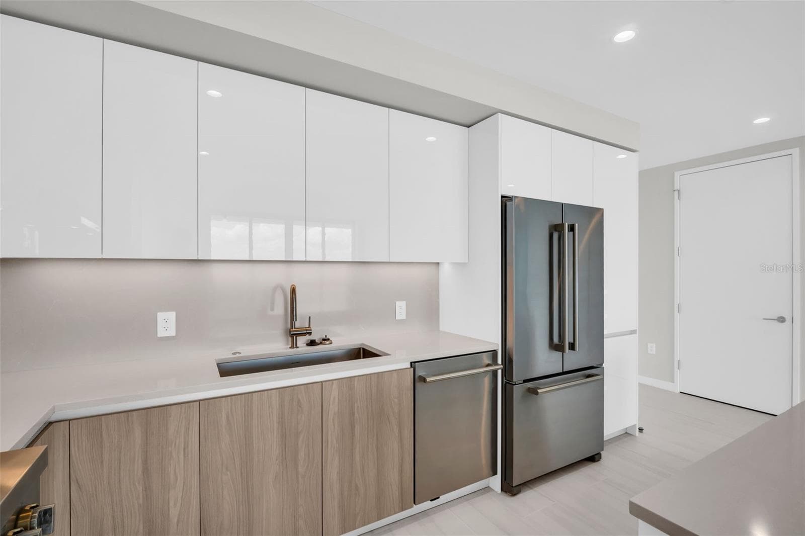 Condominium at 400 CENTRAL AVE #3603, ST PETERSBURG, photo 6 of 77