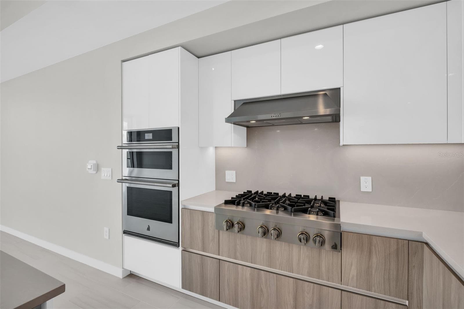 Condominium at 400 CENTRAL AVE #3603, ST PETERSBURG, photo 5 of 77
