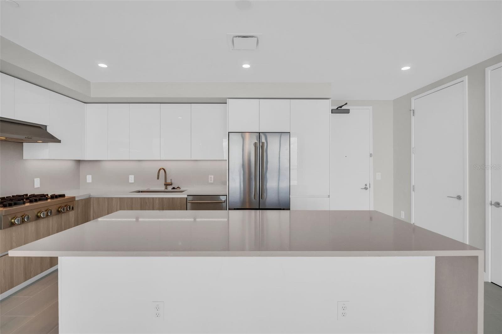 Condominium at 400 CENTRAL AVE #3603, ST PETERSBURG, photo 10 of 77