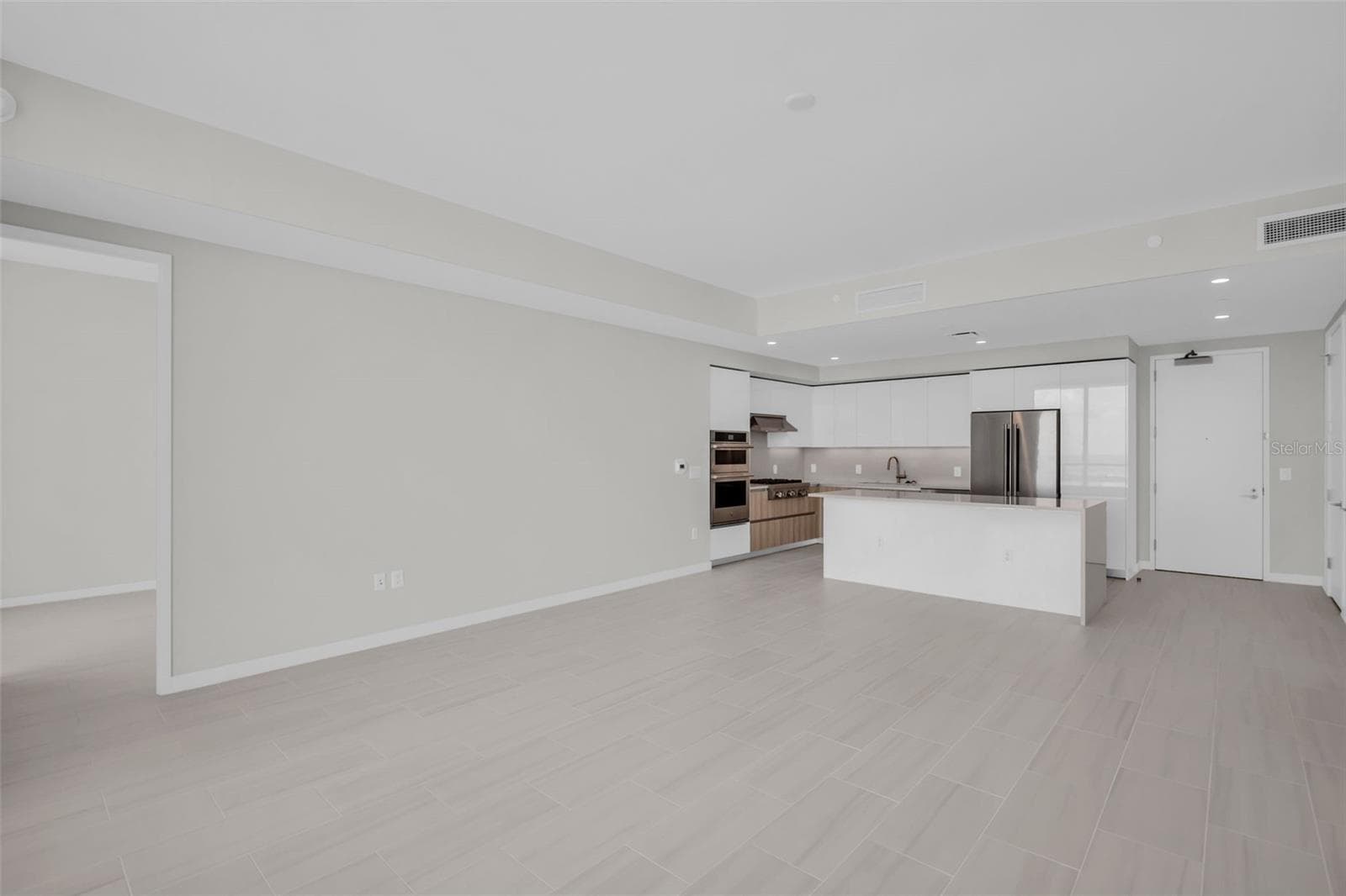Condominium at 400 CENTRAL AVE #3603, ST PETERSBURG, photo 18 of 77