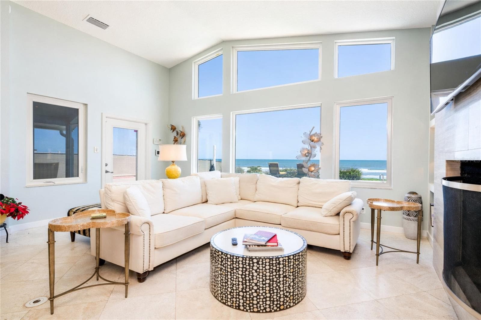 Family room off kitchen. - 1504 N ATLANTIC AVE, DAYTONA BEACH