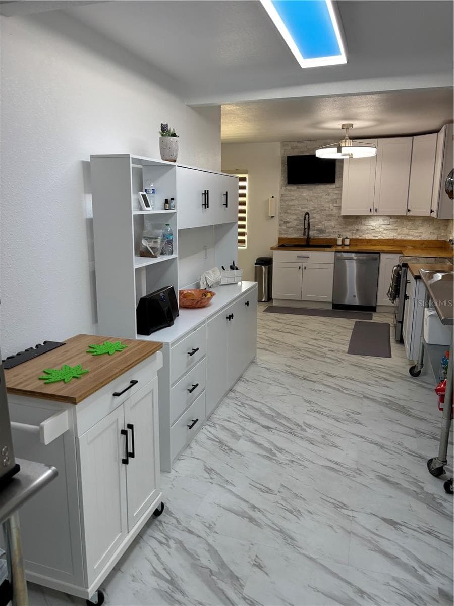 Single Family Residence at 46365 STATE ROAD 64 E, MYAKKA CITY, photo 14 of 56