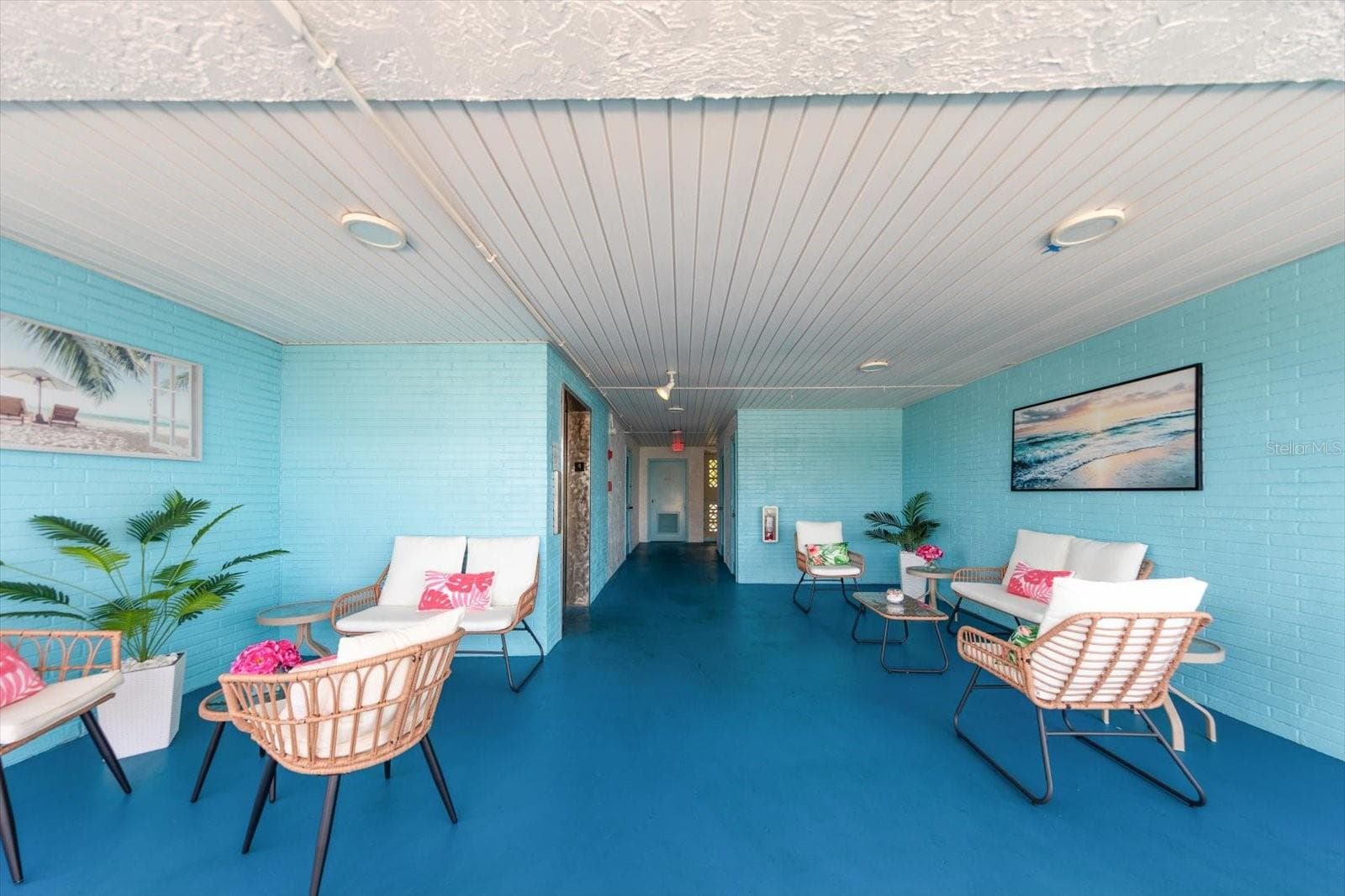all the lobby's have been redecorated with fresh paint and new furnishings - 5970 80TH ST N #411, ST PETERSBURG