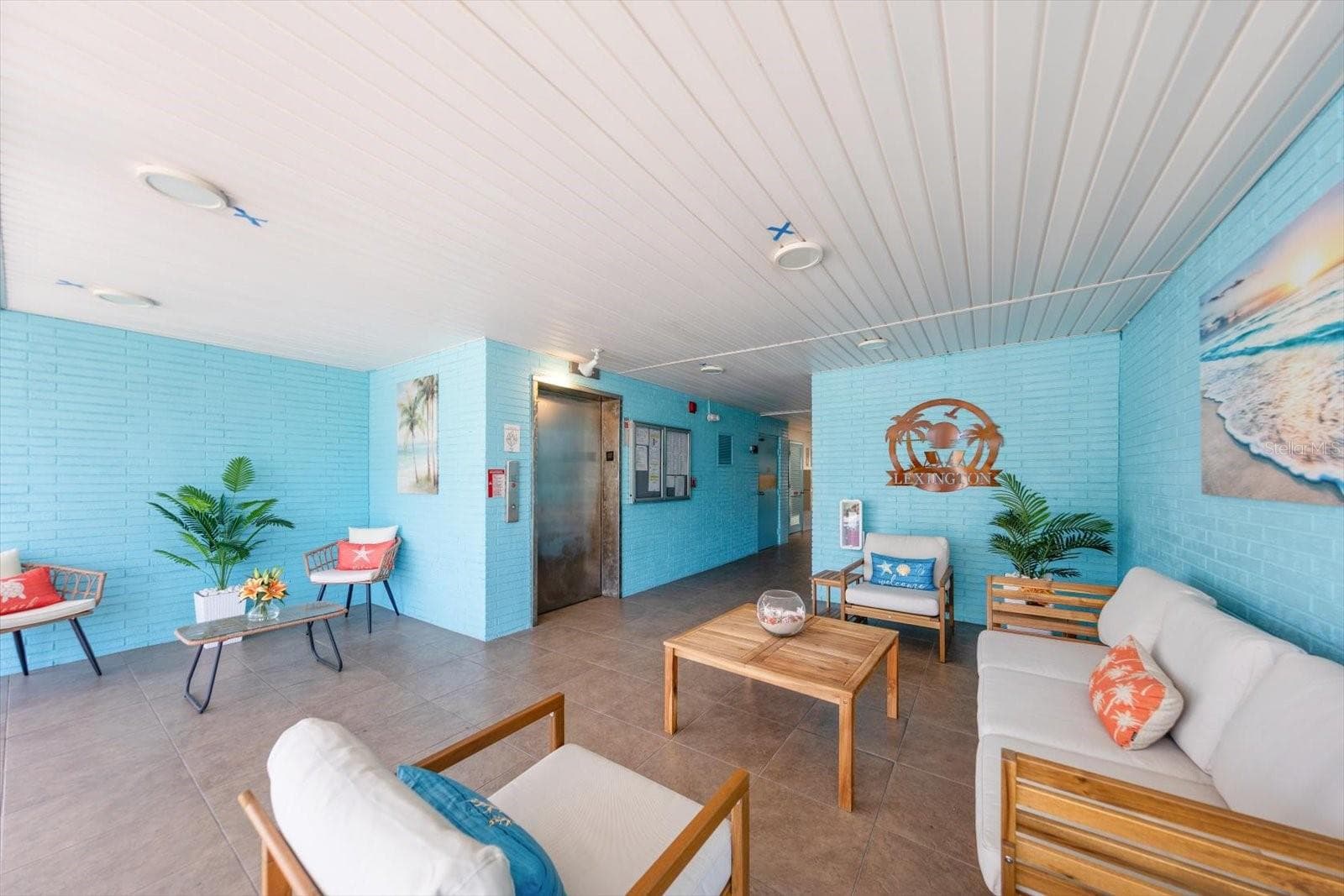 all the lobby's have been redecorated with fresh paint and new furnishings - 5970 80TH ST N #411, ST PETERSBURG
