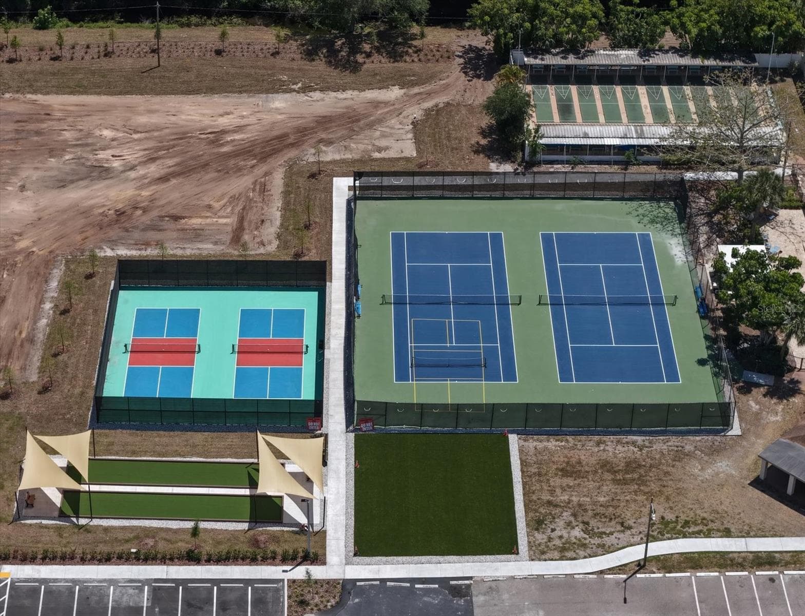 Brand new Pickleball and bocce courts. Very active community with lots of different teams - 5970 80TH ST N #411, ST PETERSBURG