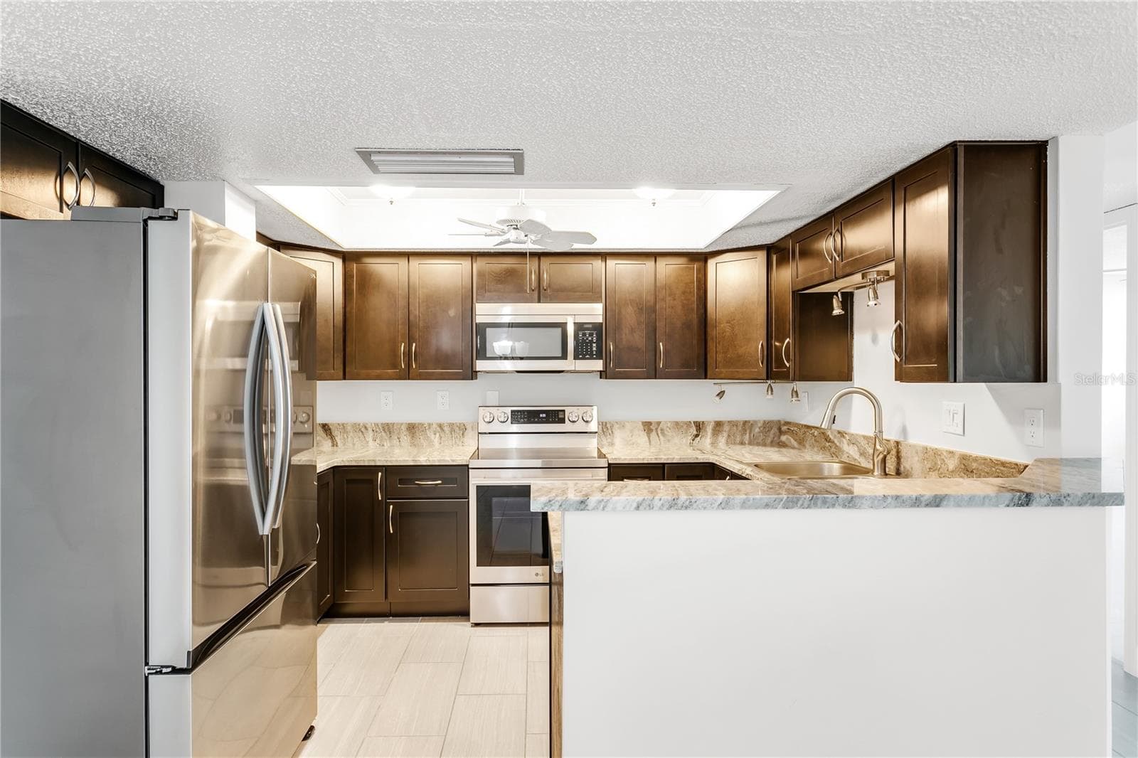 Condominium at 450 TREASURE ISLAND CSWY #104, TREASURE ISLAND, photo 6 of 36