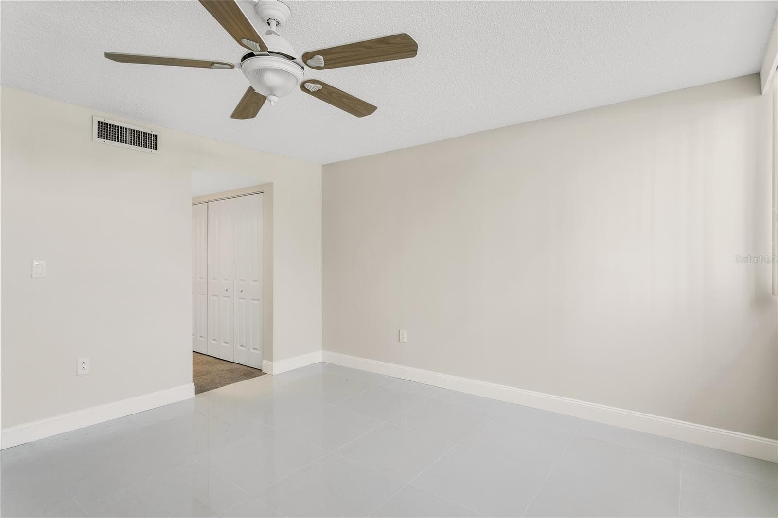 Condominium at 450 TREASURE ISLAND CSWY #104, TREASURE ISLAND, photo 14 of 36